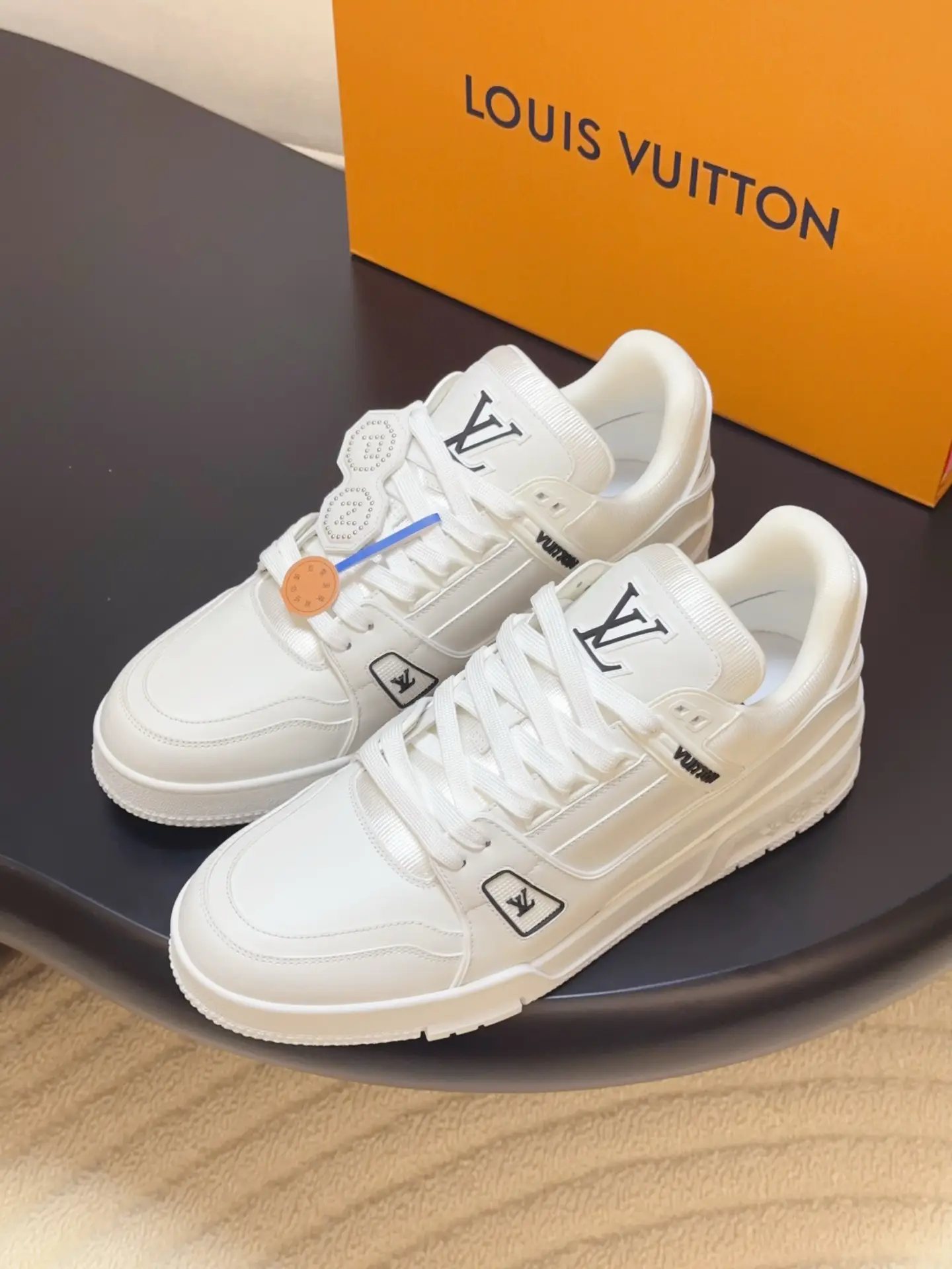 Produced by Dongguan Commodity Factory
——————————————
Louis V
