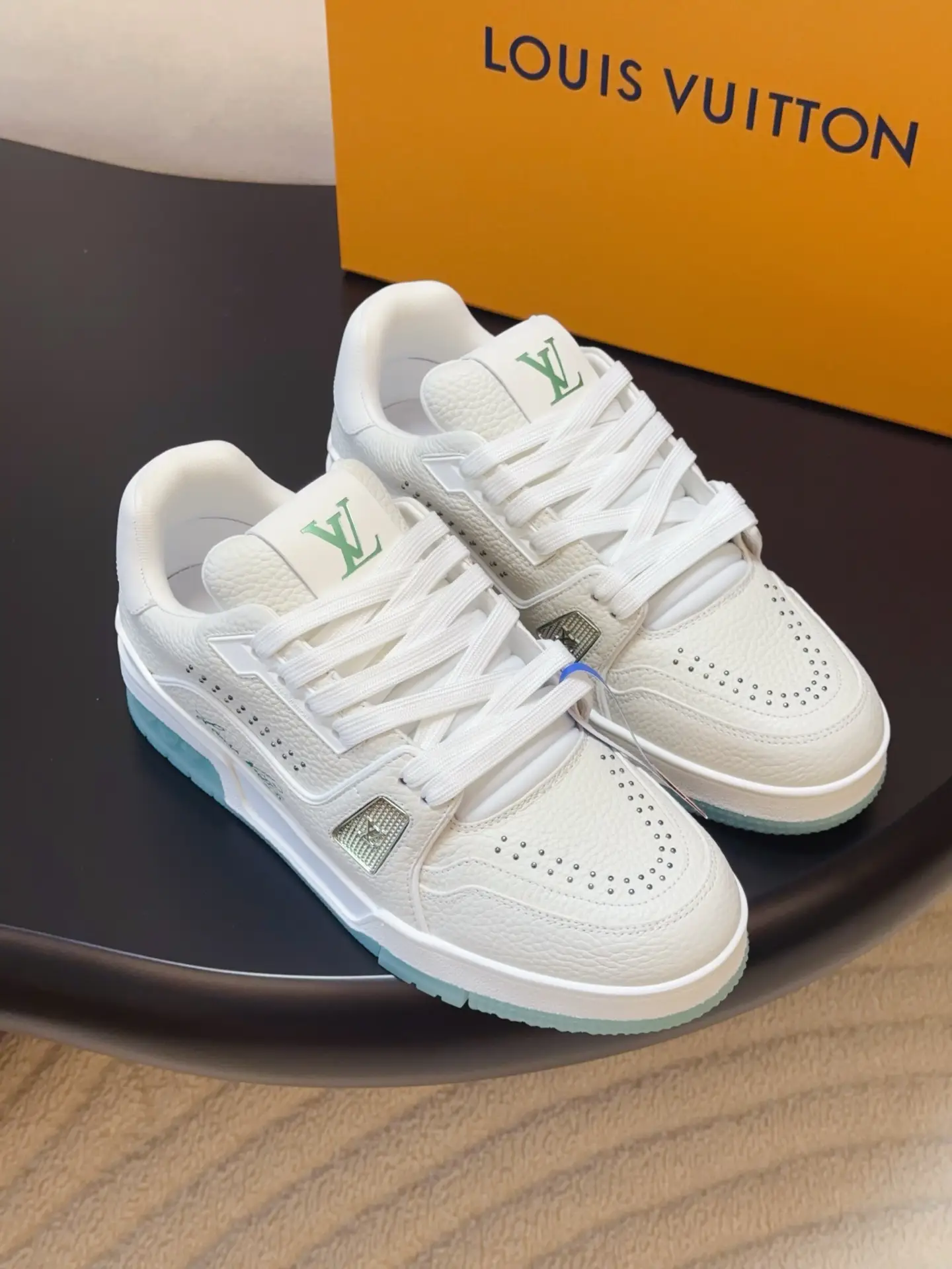 Produced by Dongguan Commodity Factory
——————————————
Louis V