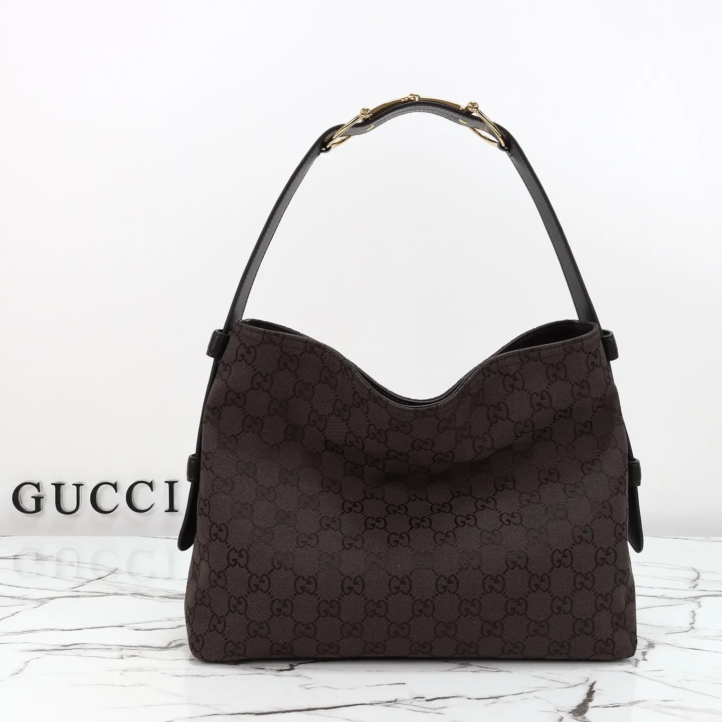 Gucci， Original leather, style 850926 Brown fabric size: 35x wide