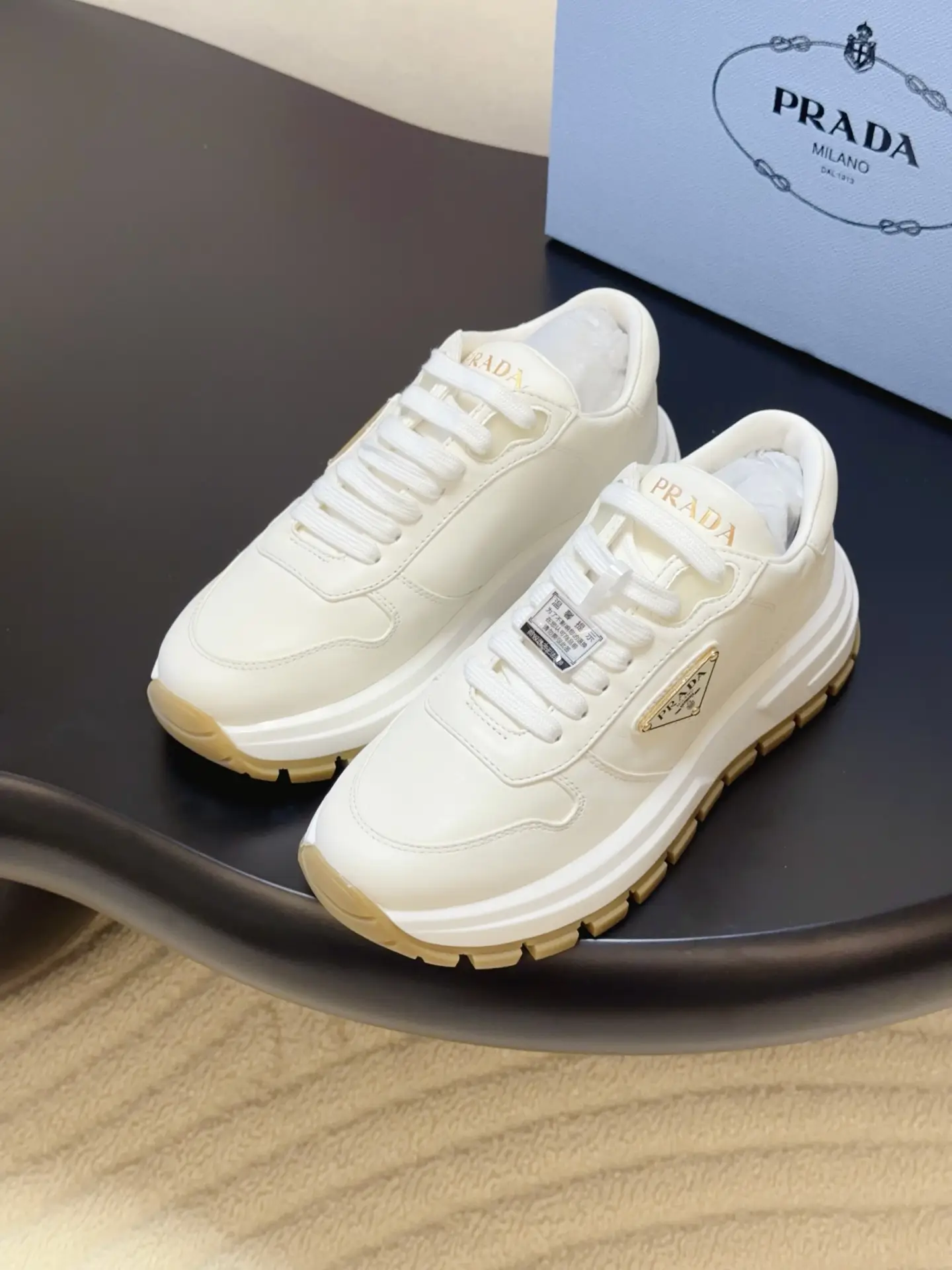 Produced by Dongguan Commodity Factory
——————————————
PRADA PRADA