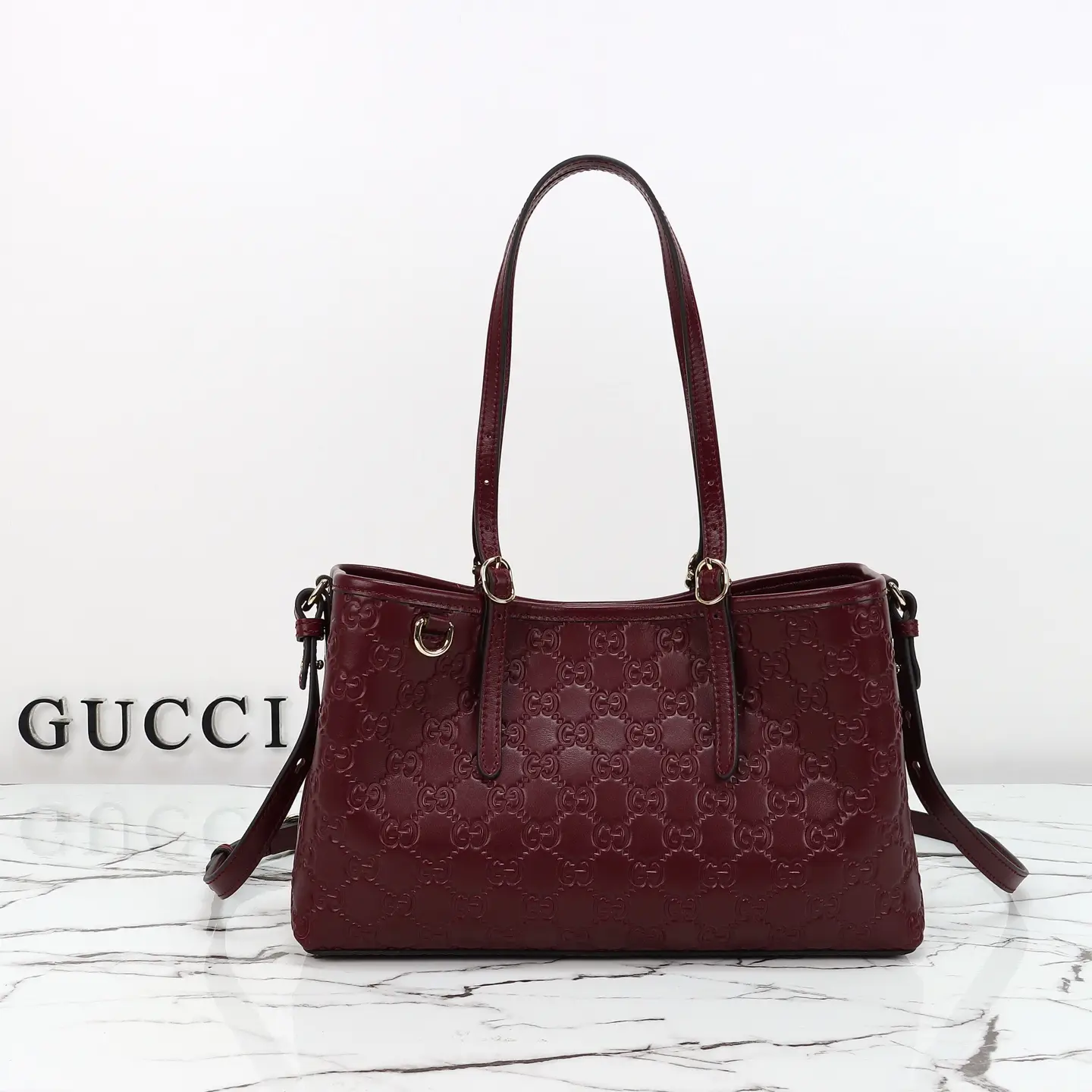 Gucci， Original leather, model number 815214, red pressure