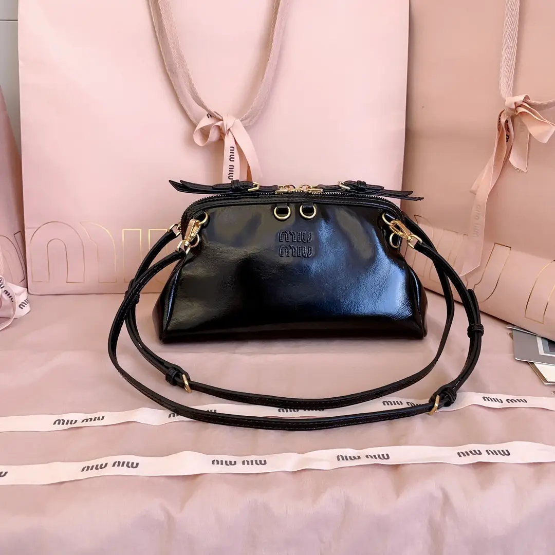 5BF131, Miu's new special style shell backpack, exquisite and delicate glossy calf leather, simple