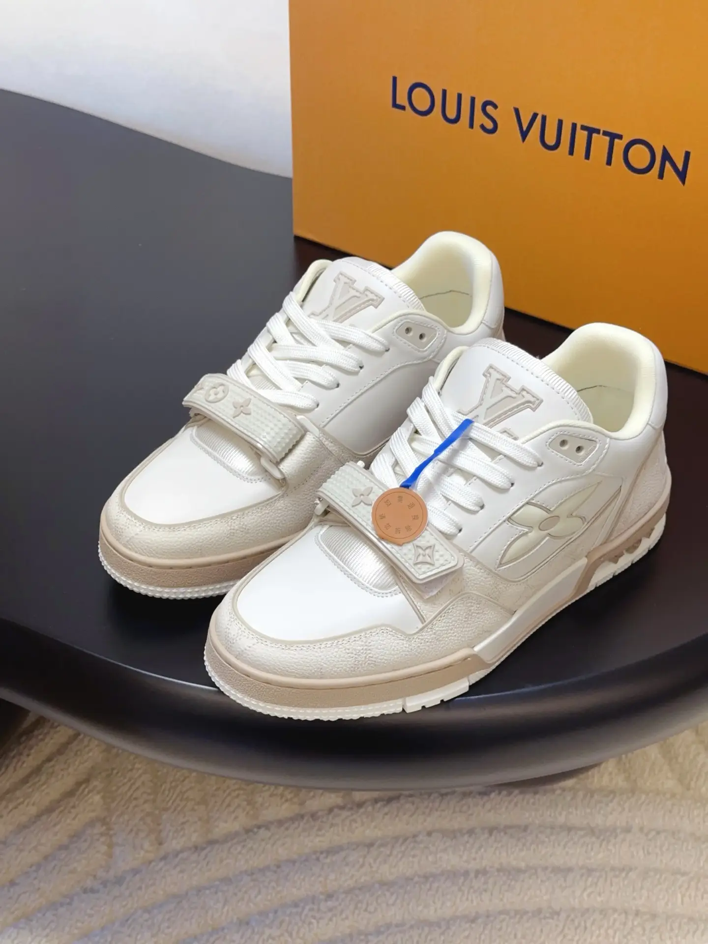 Produced by Dongguan Commodity Factory
——————————————
Louis V