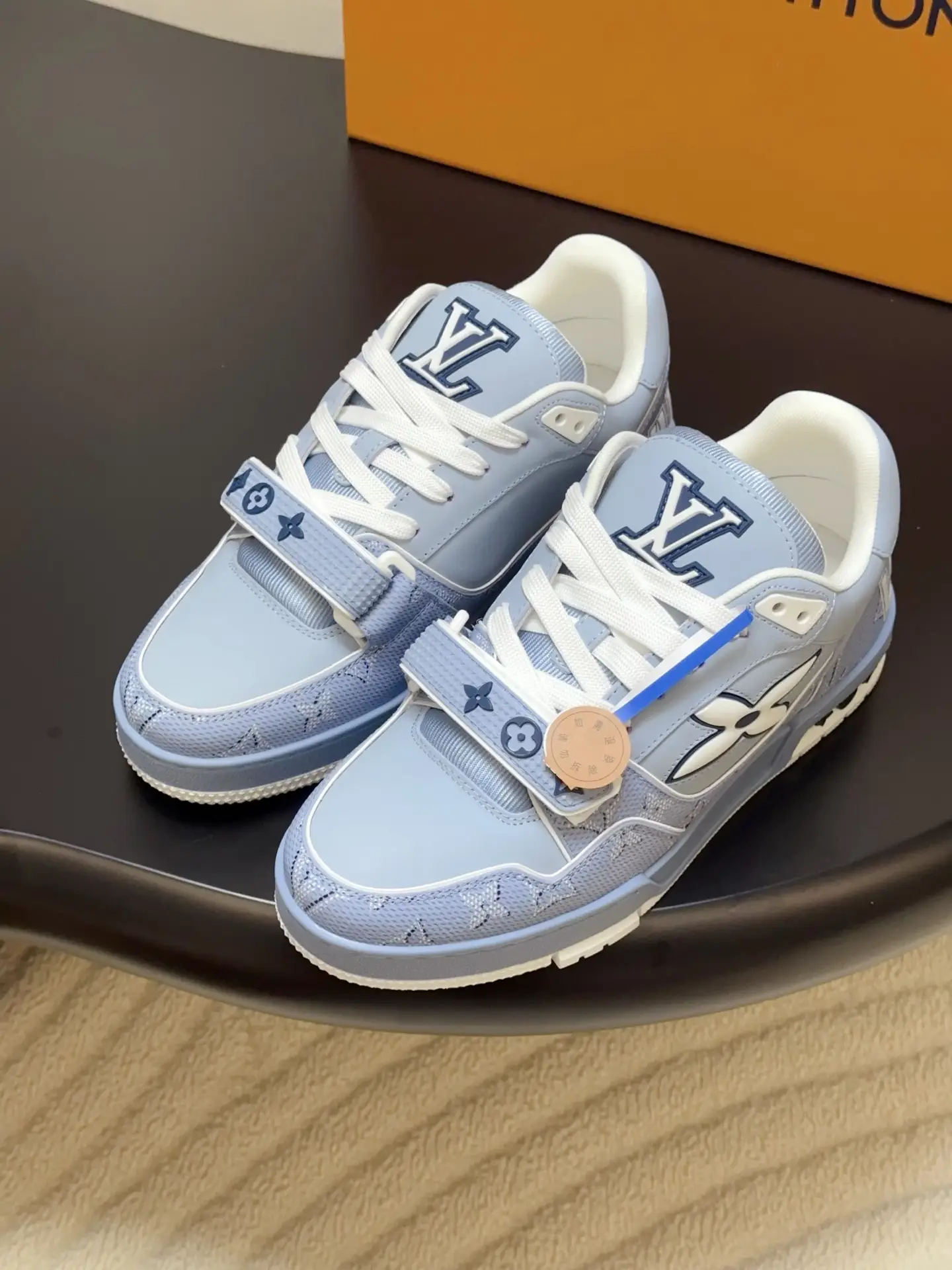 Produced by Dongguan Commodity Factory
——————————————
Louis V