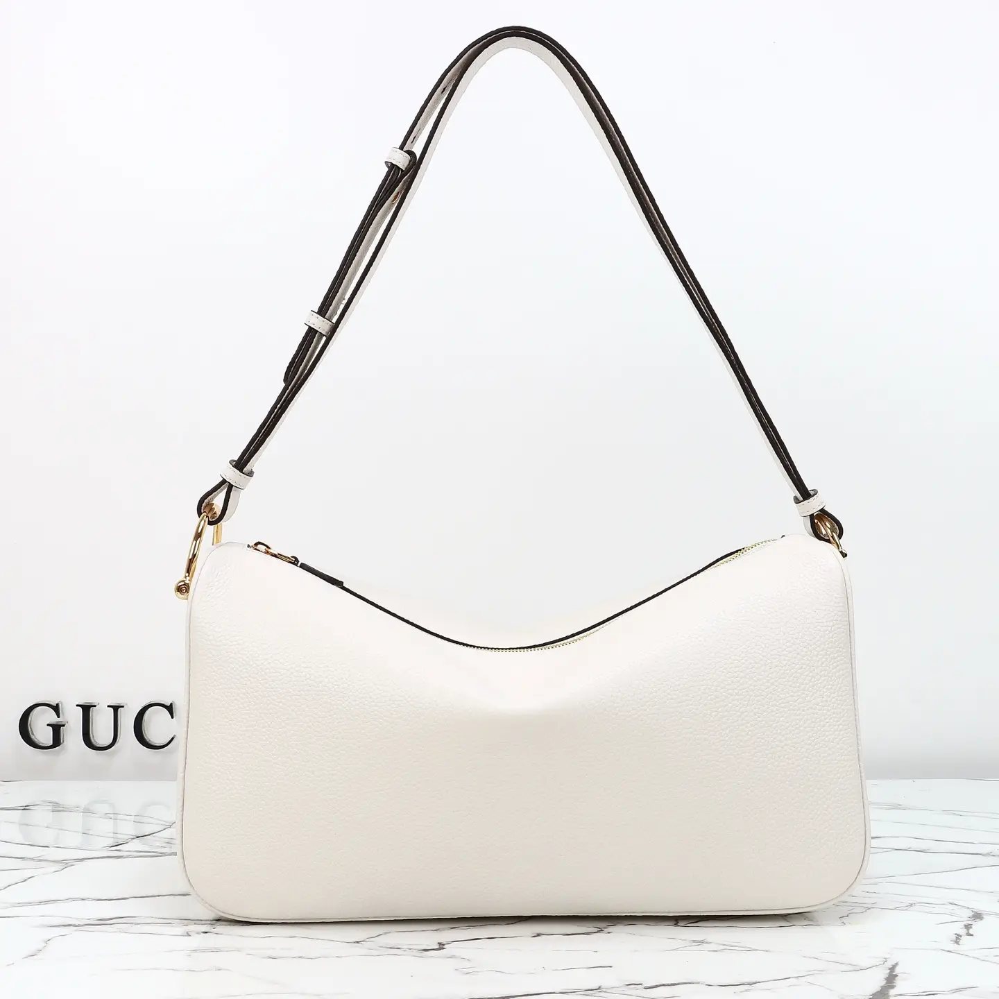 Gucci， Original leather, model number 862530, white leather size: 38x wide