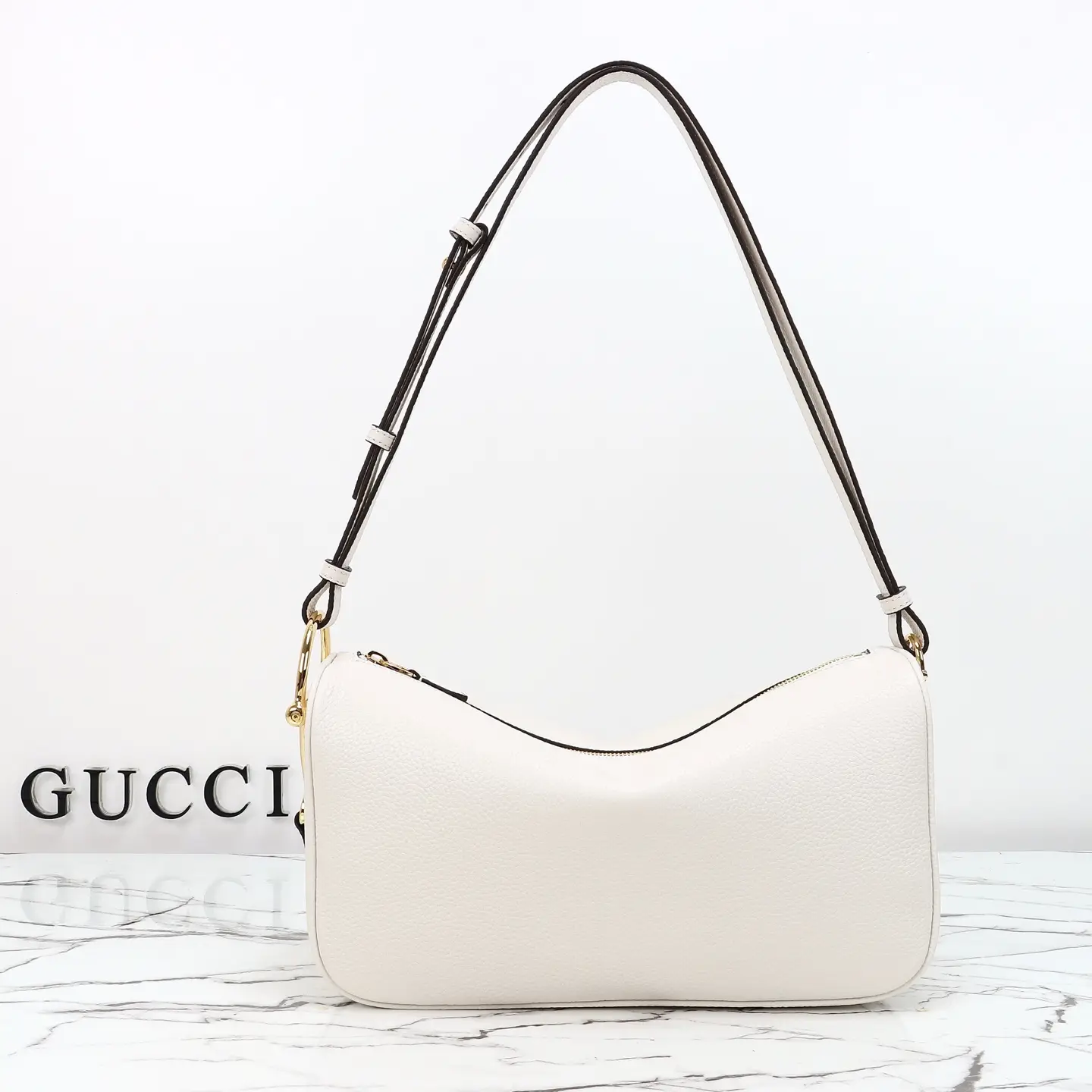 Gucci， Original leather, model number 860787, white leather size: width 31
