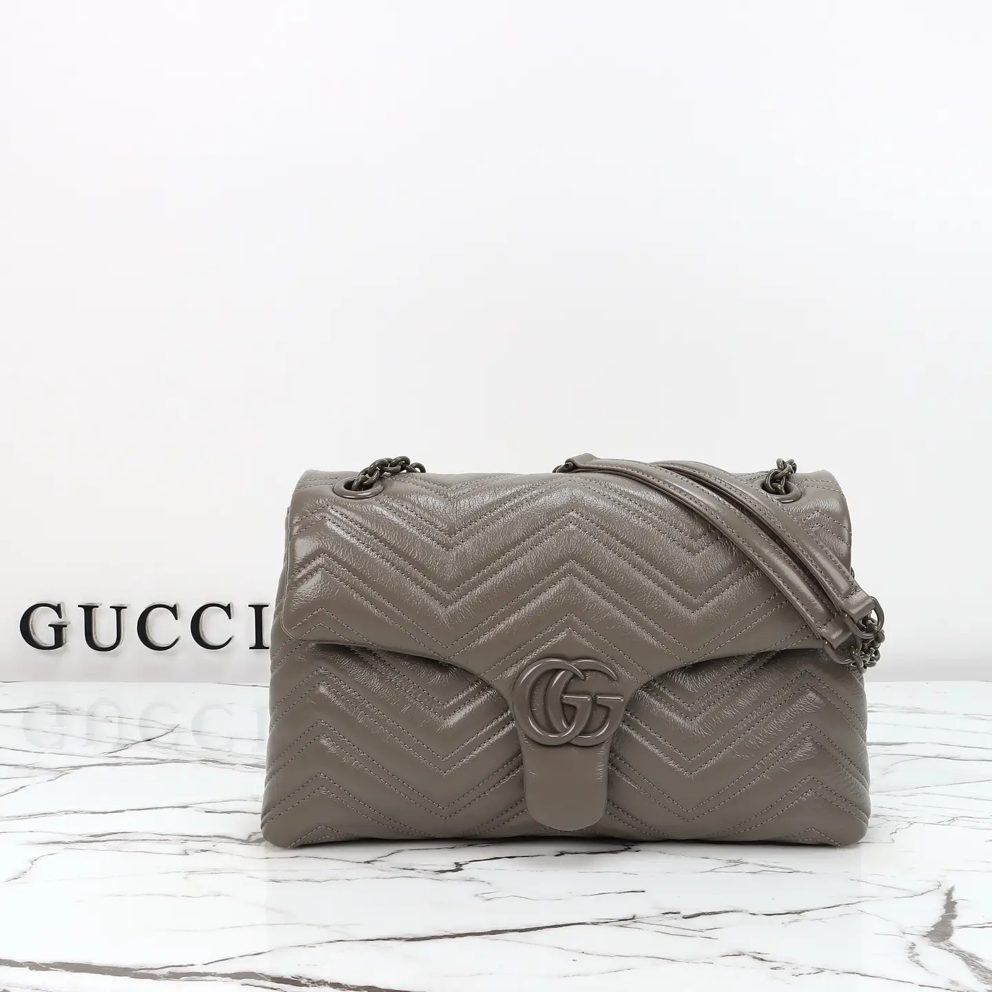 Gucci， Original leather, style 850676 gray leather size: width 31x