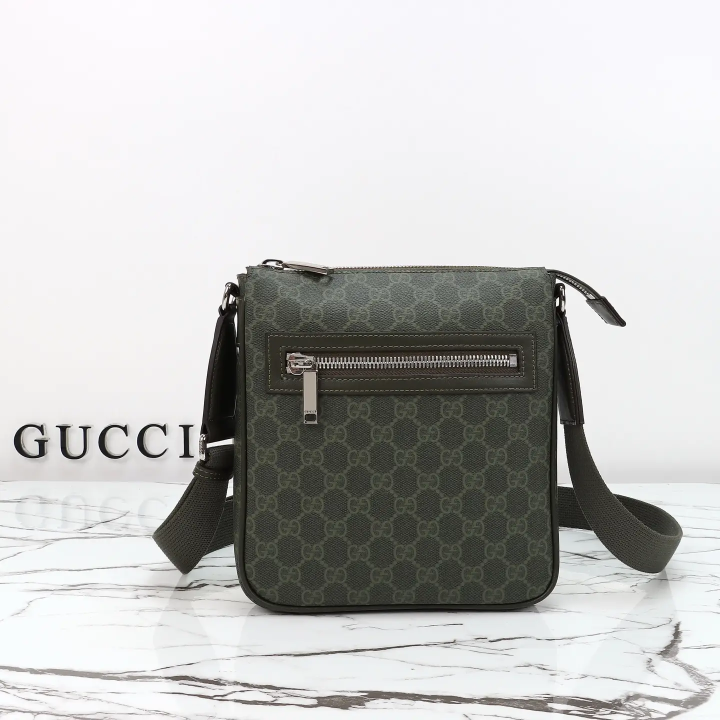 Gucci， Original leather, model number 792082, green adhesive size: width 23