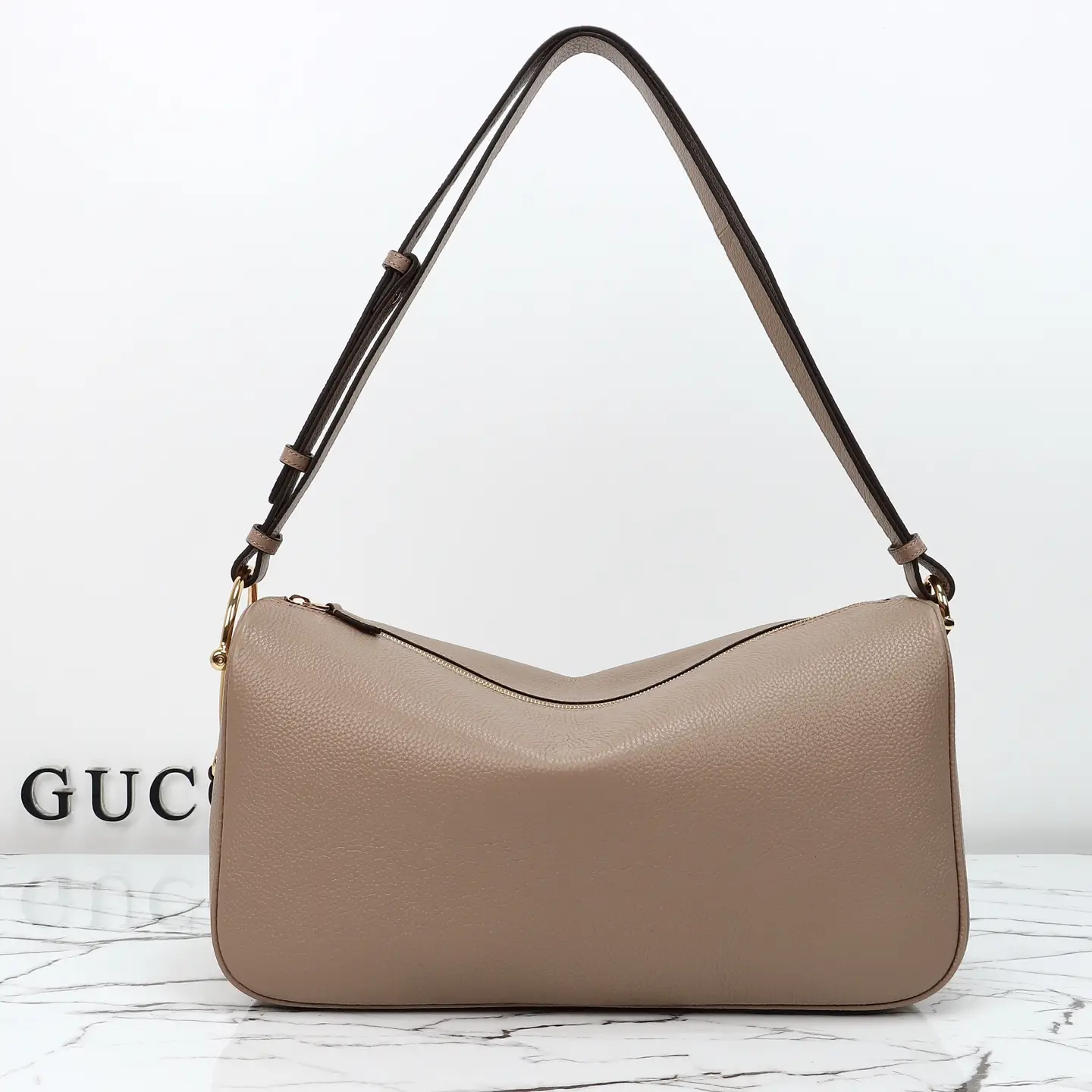 Gucci， Original leather, model number 862530 gray brown leather size: width 38