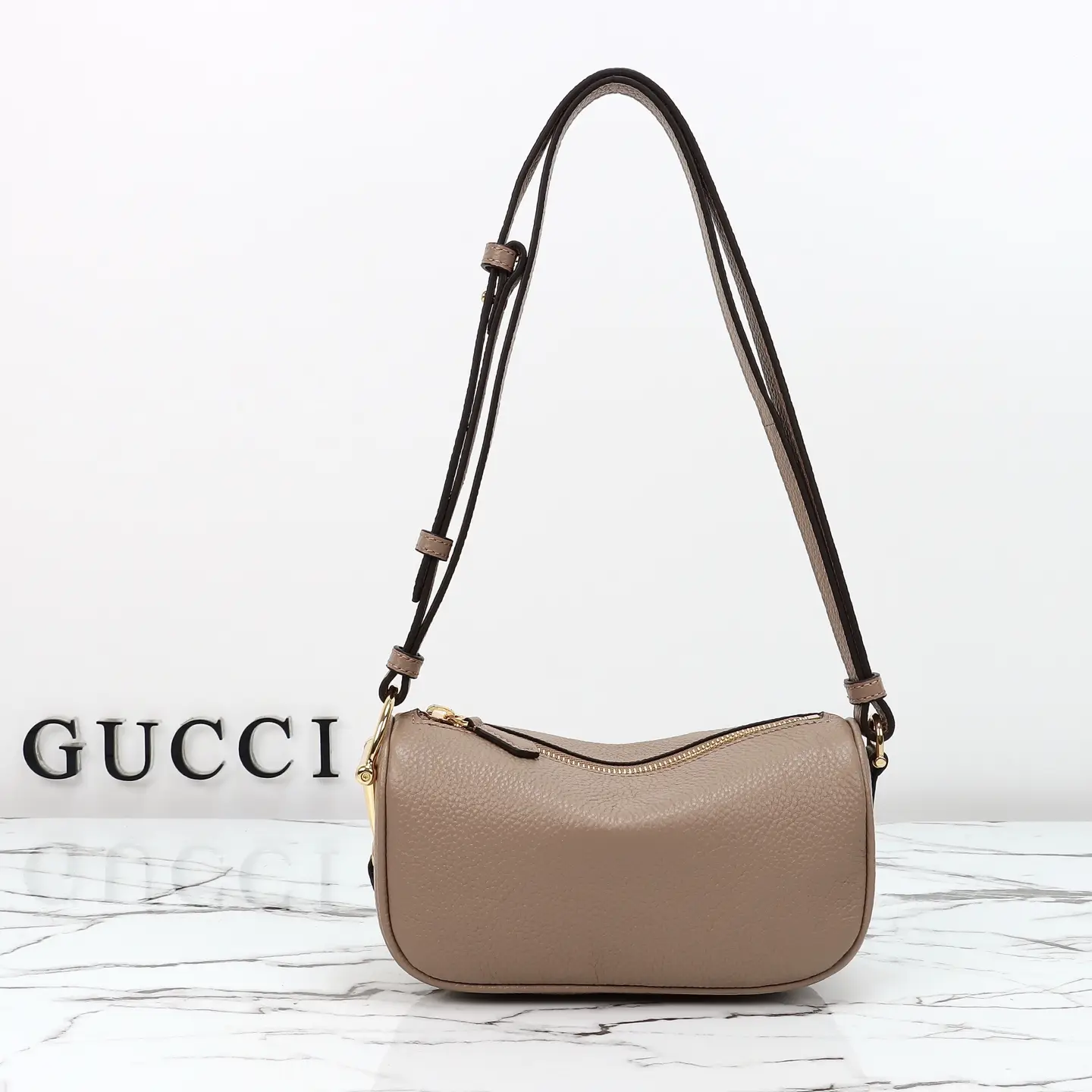Gucci， Original leather, style 860784 gray brown leather size: width 19