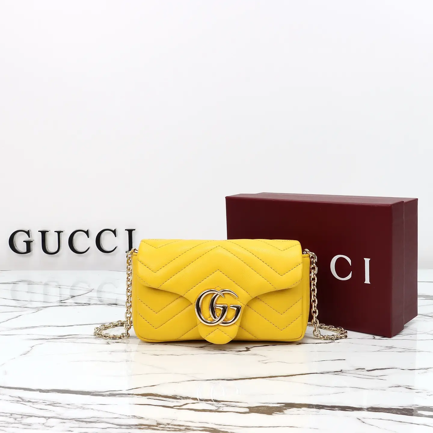 Gucci， Original leather, style 841290 mustard yellow ruler