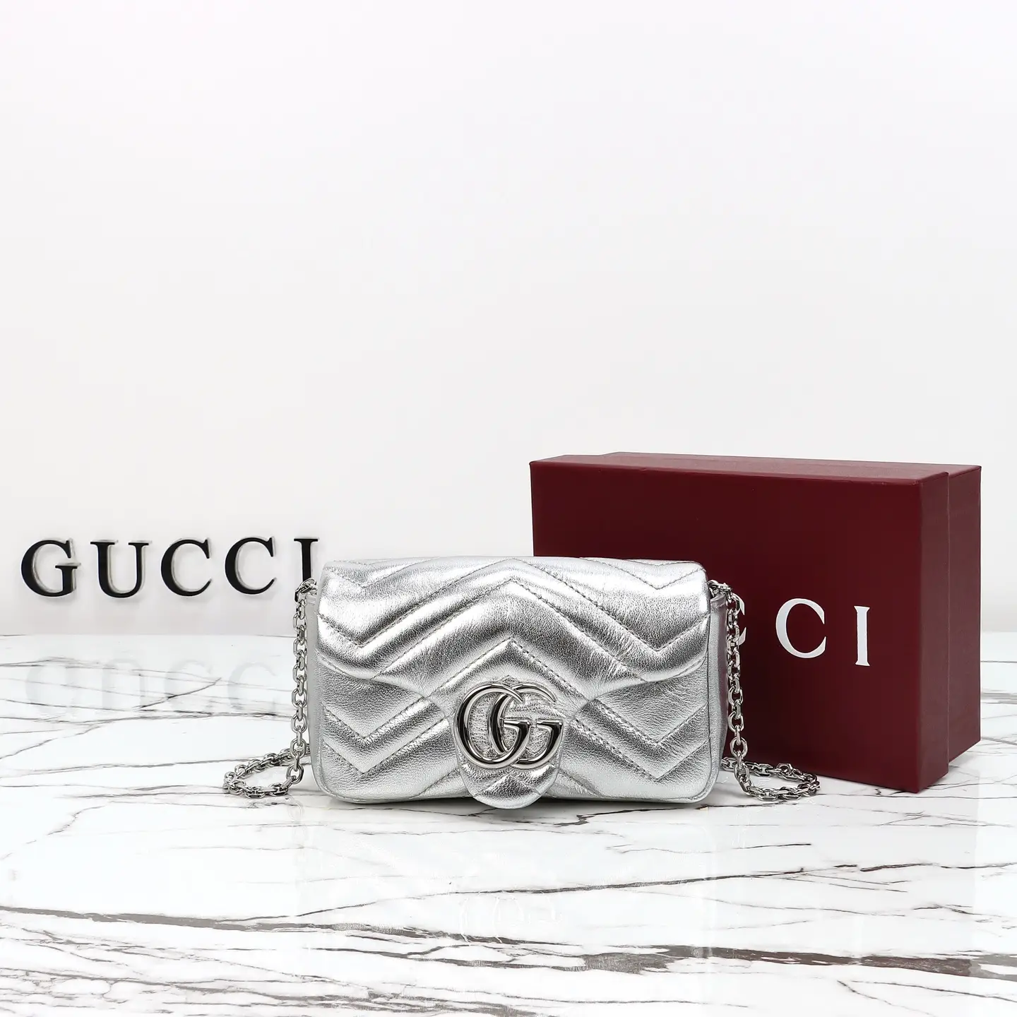 Gucci， Original leather, style 841290 silver size