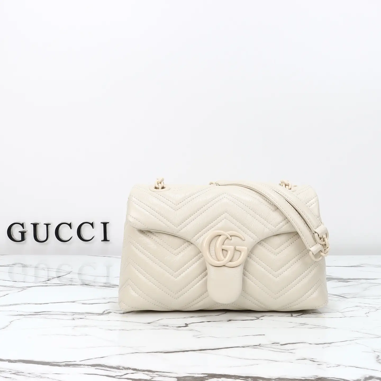 Gucci， Original leather, model number 855371 white leather size: width 23x