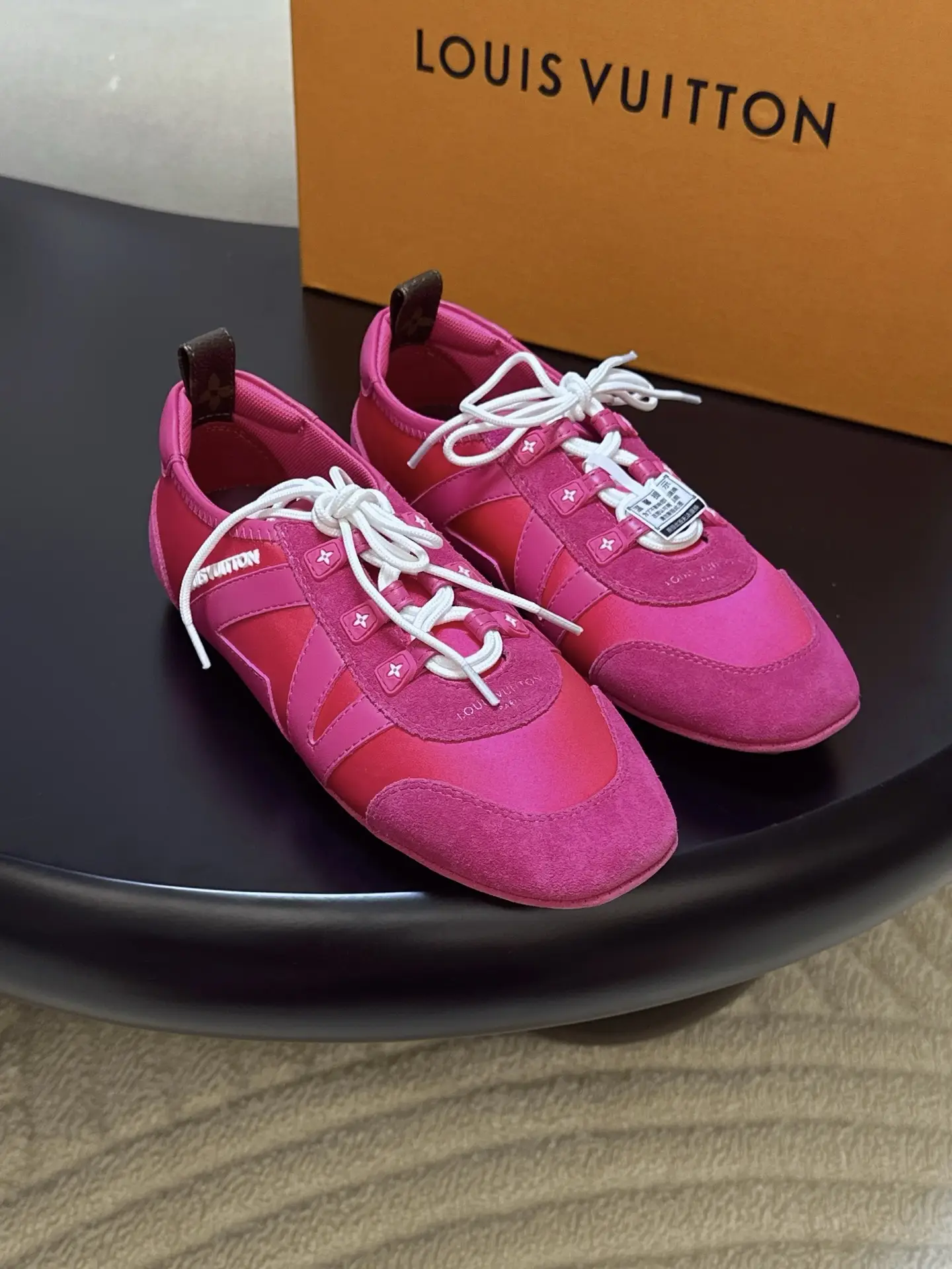 Produced by Dongguan Commodity Factory
——————————————
Louis V