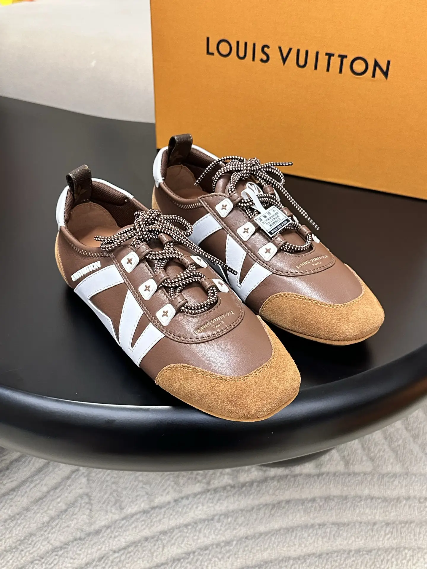 Produced by Dongguan Commodity Factory
——————————————
Louis V