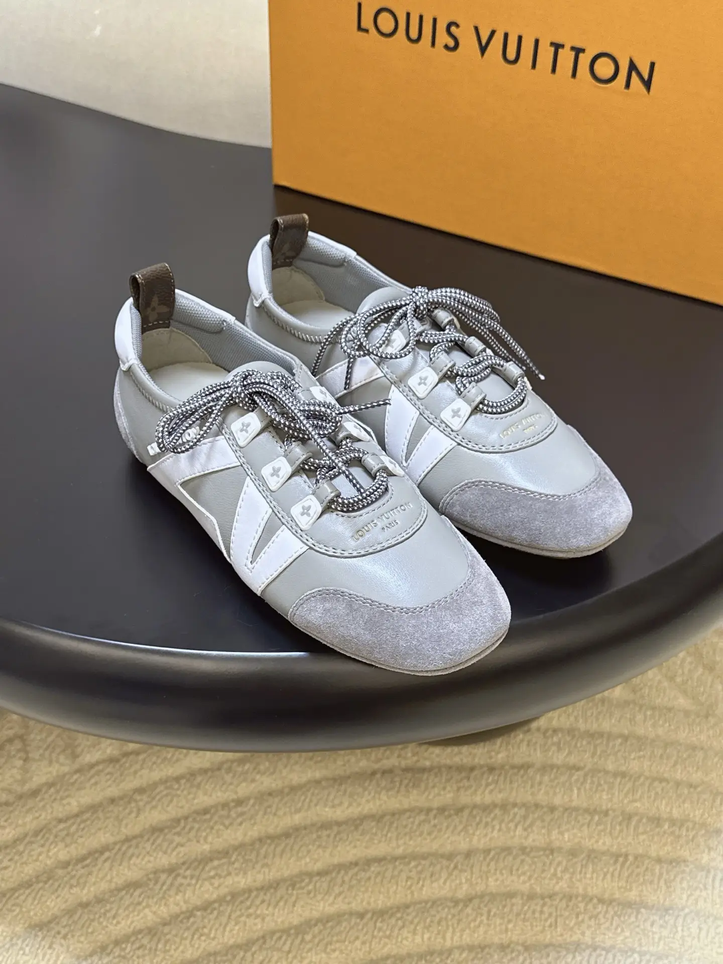 Produced by Dongguan Commodity Factory
——————————————
Louis V