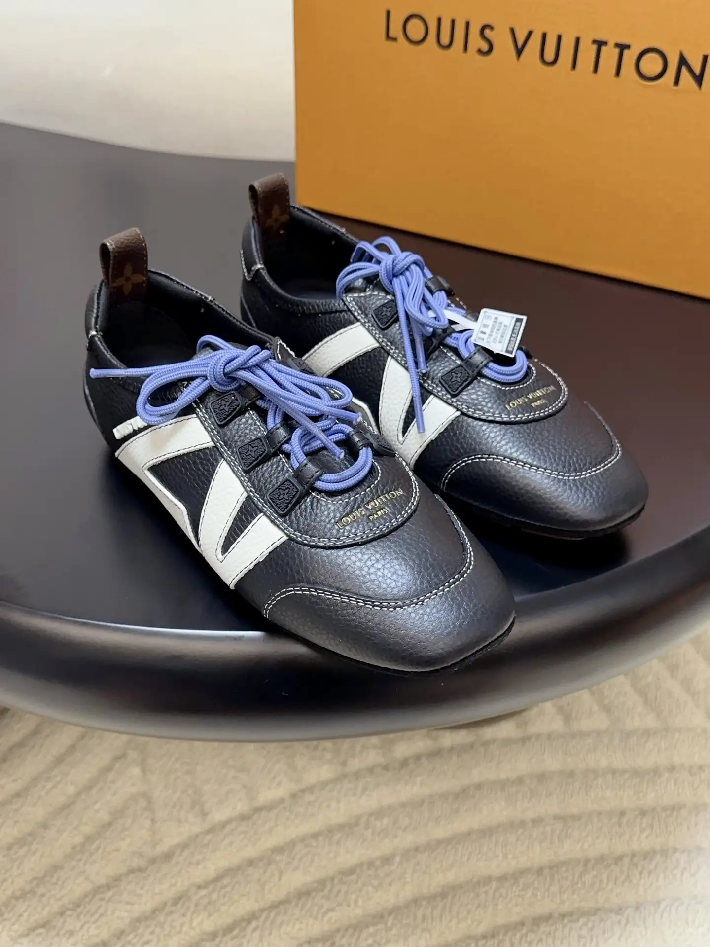 Produced by Dongguan Commodity Factory
——————————————
Louis V
