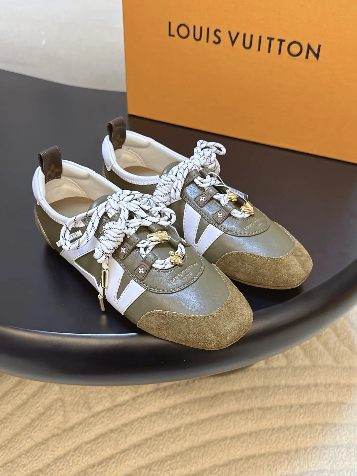 Produced by Dongguan Commodity Factory
——————————————
Louis V
