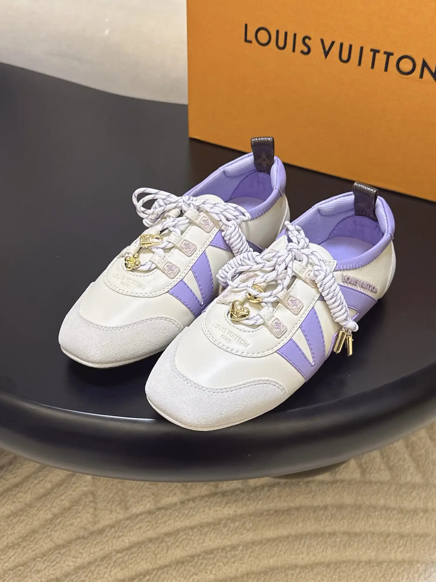 Produced by Dongguan Commodity Factory
——————————————
Louis V