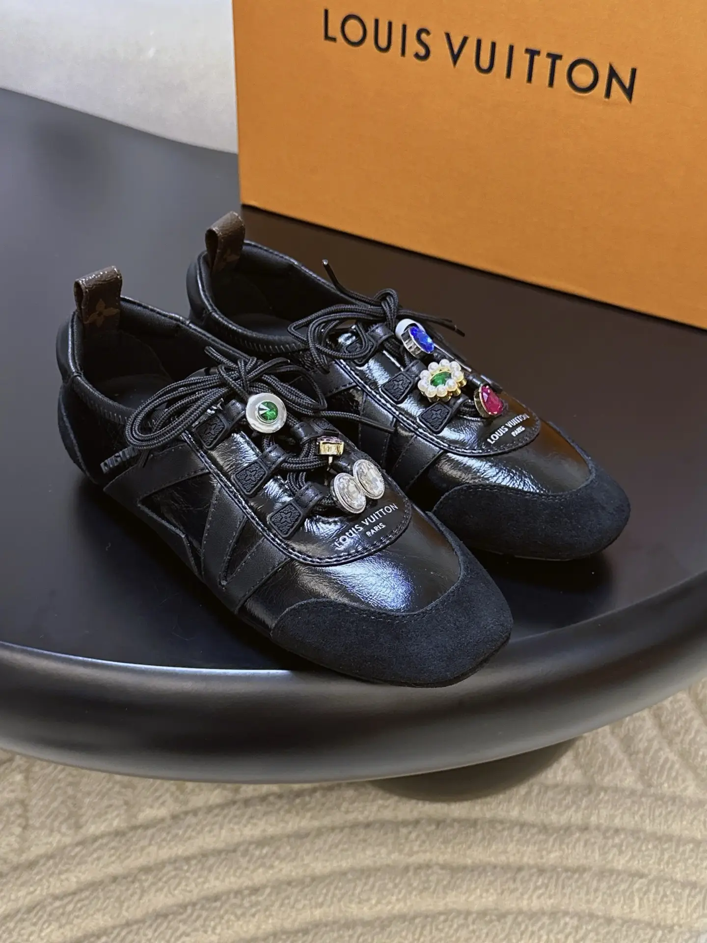Produced by Dongguan Commodity Factory
——————————————
Louis V