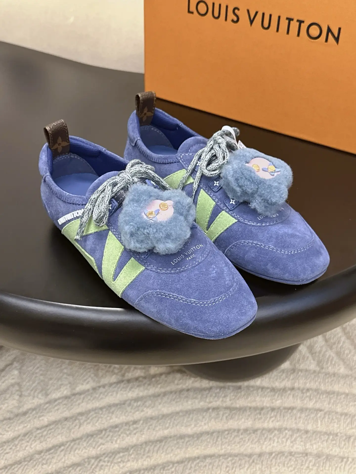 Produced by Dongguan Commodity Factory
——————————————
Louis V