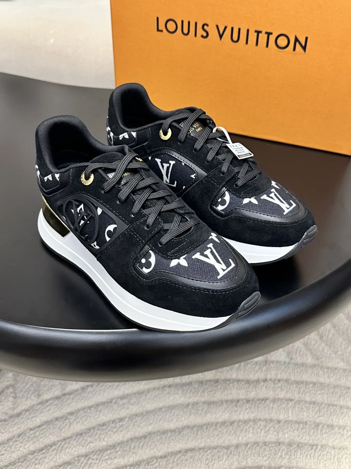 Produced by Dongguan Commodity Factory
——————————————
Louis V
