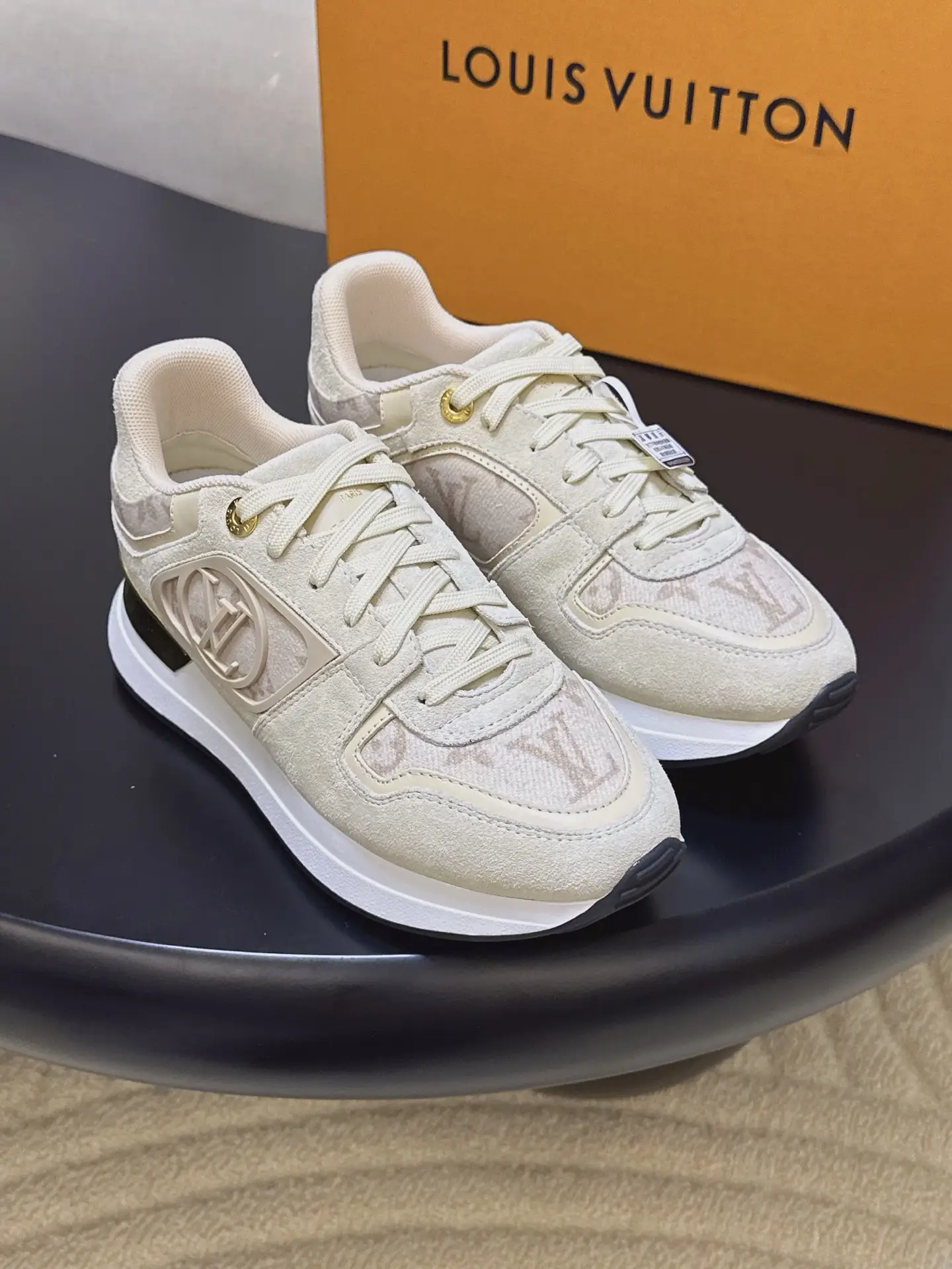 Produced by Dongguan Commodity Factory
——————————————
Louis V