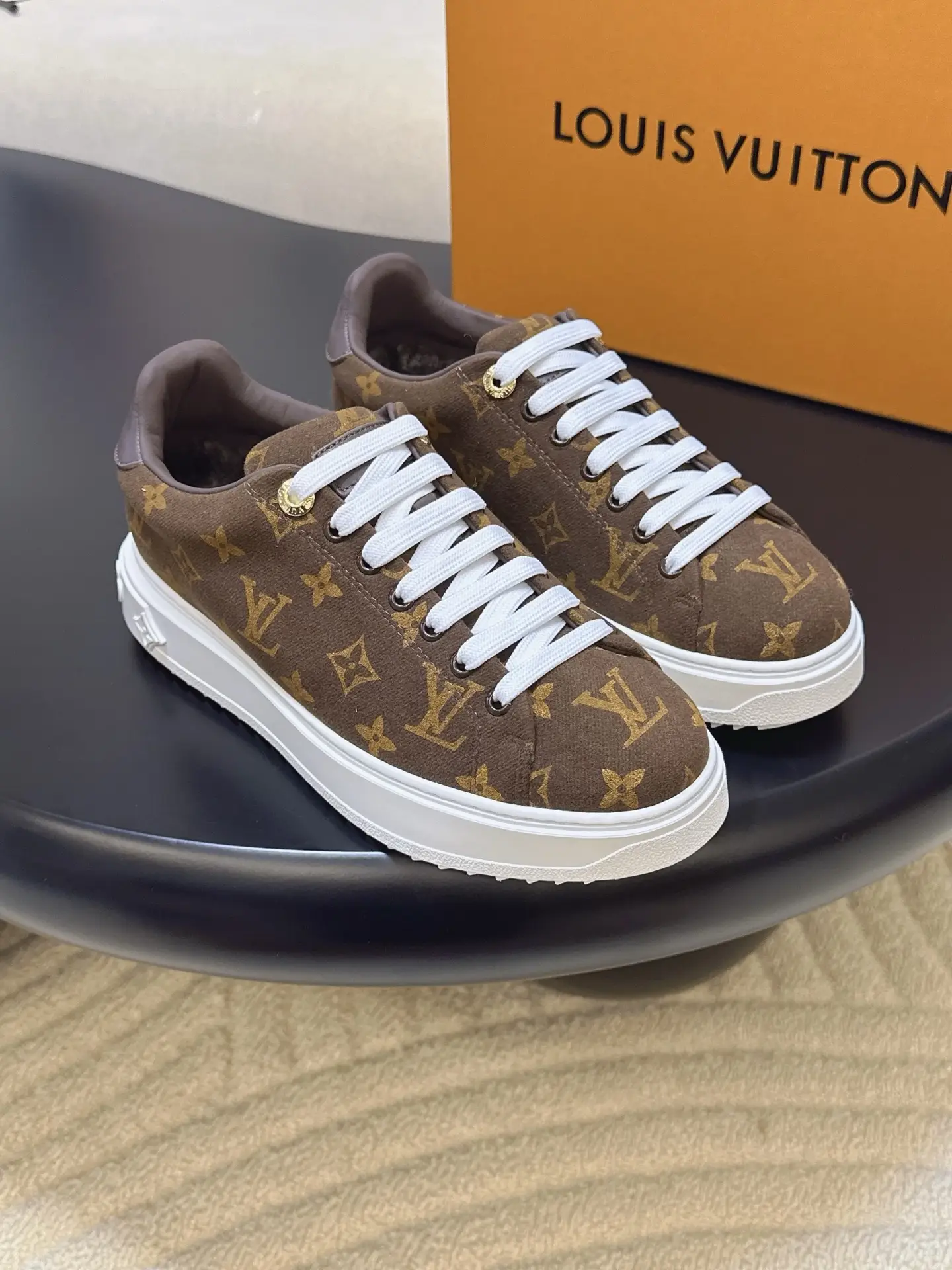 Produced by Dongguan Commodity Factory
——————————————
Louis V