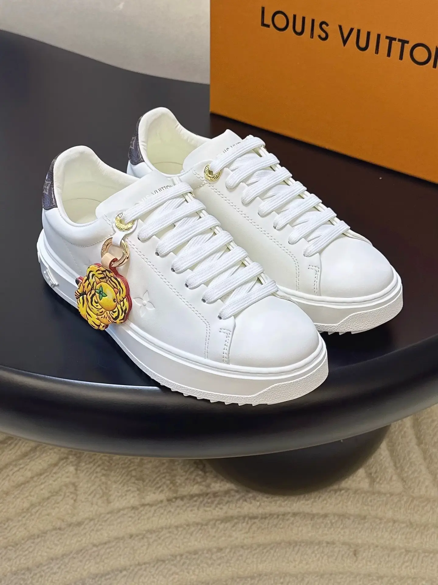 Produced by Dongguan Commodity Factory
——————————————
Louis V
