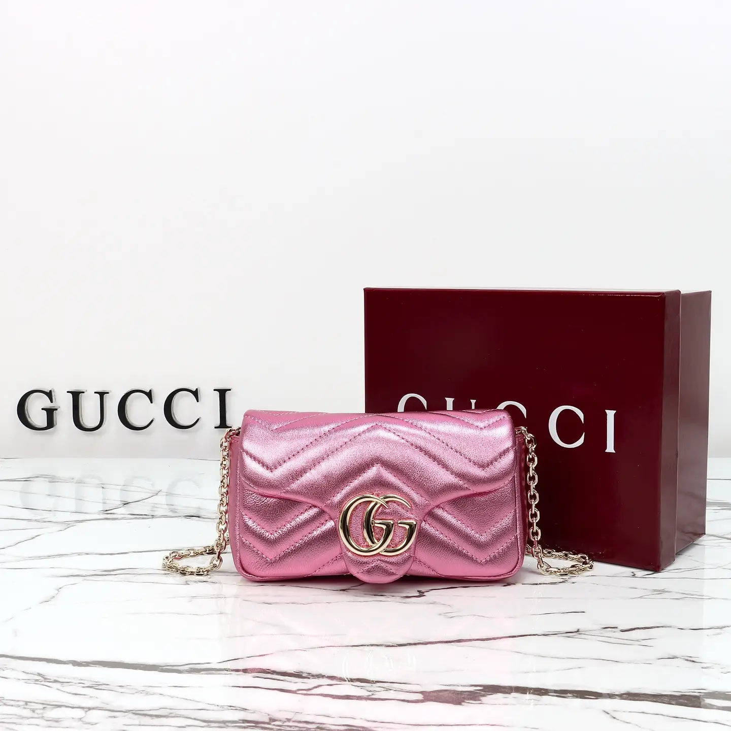 Gucci， Original leather, model number 841290 glossy powder