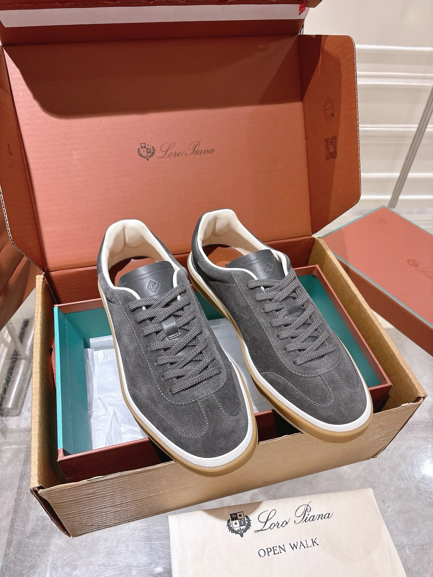three hundred and twenty
Loropiana Tennis Walk