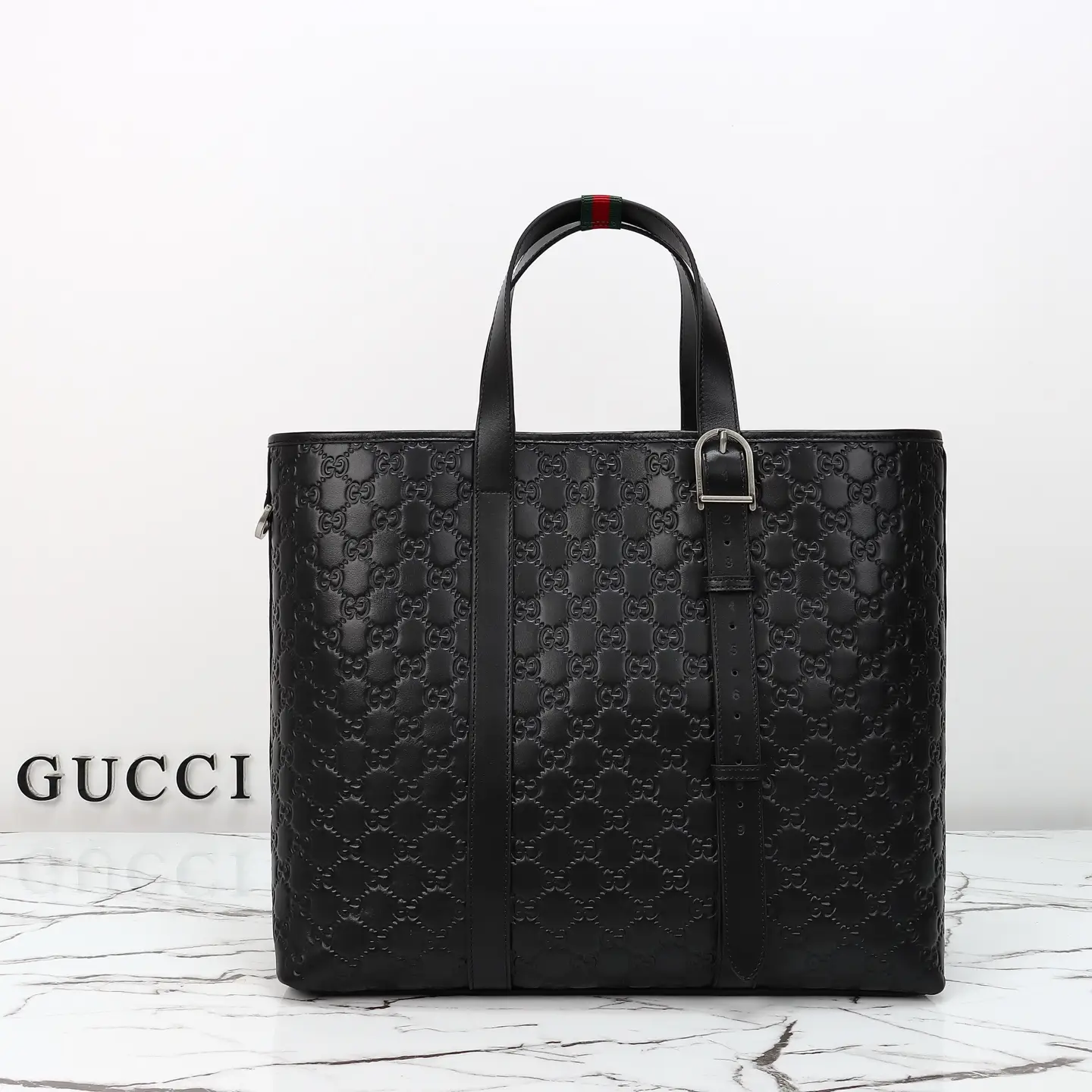 Gucci， Original leather, model number 850218 grams, compressed