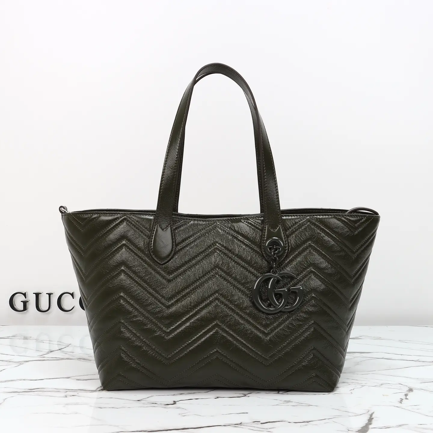 Gucci， Original leather, model number 855279, green leather size