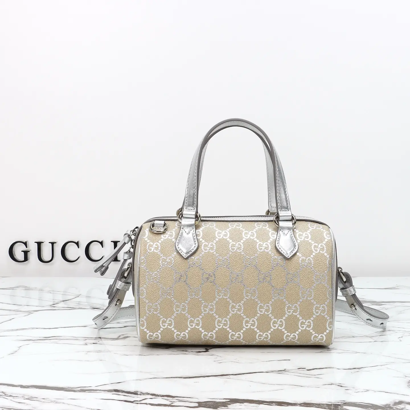Gucci， Original leather, style 848889 silver adhesive size
