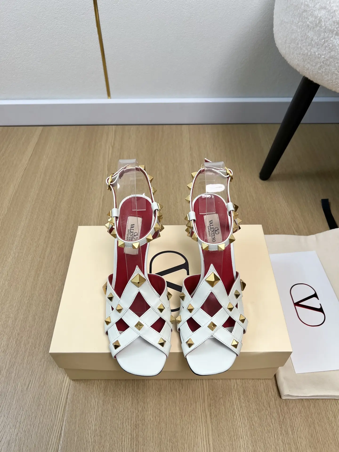 Valentino | 2026 ˢˢ
V Home Early 2026