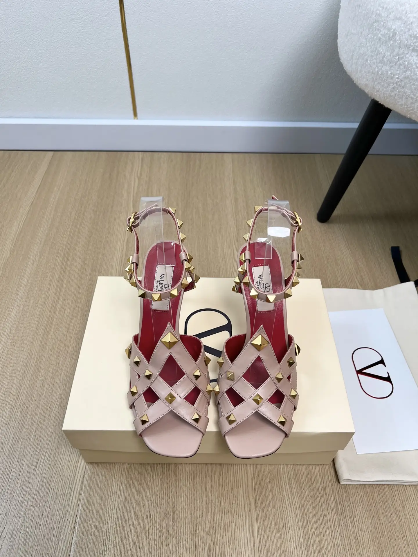 Valentino | 2026 ˢˢ
V Home Early 2026
