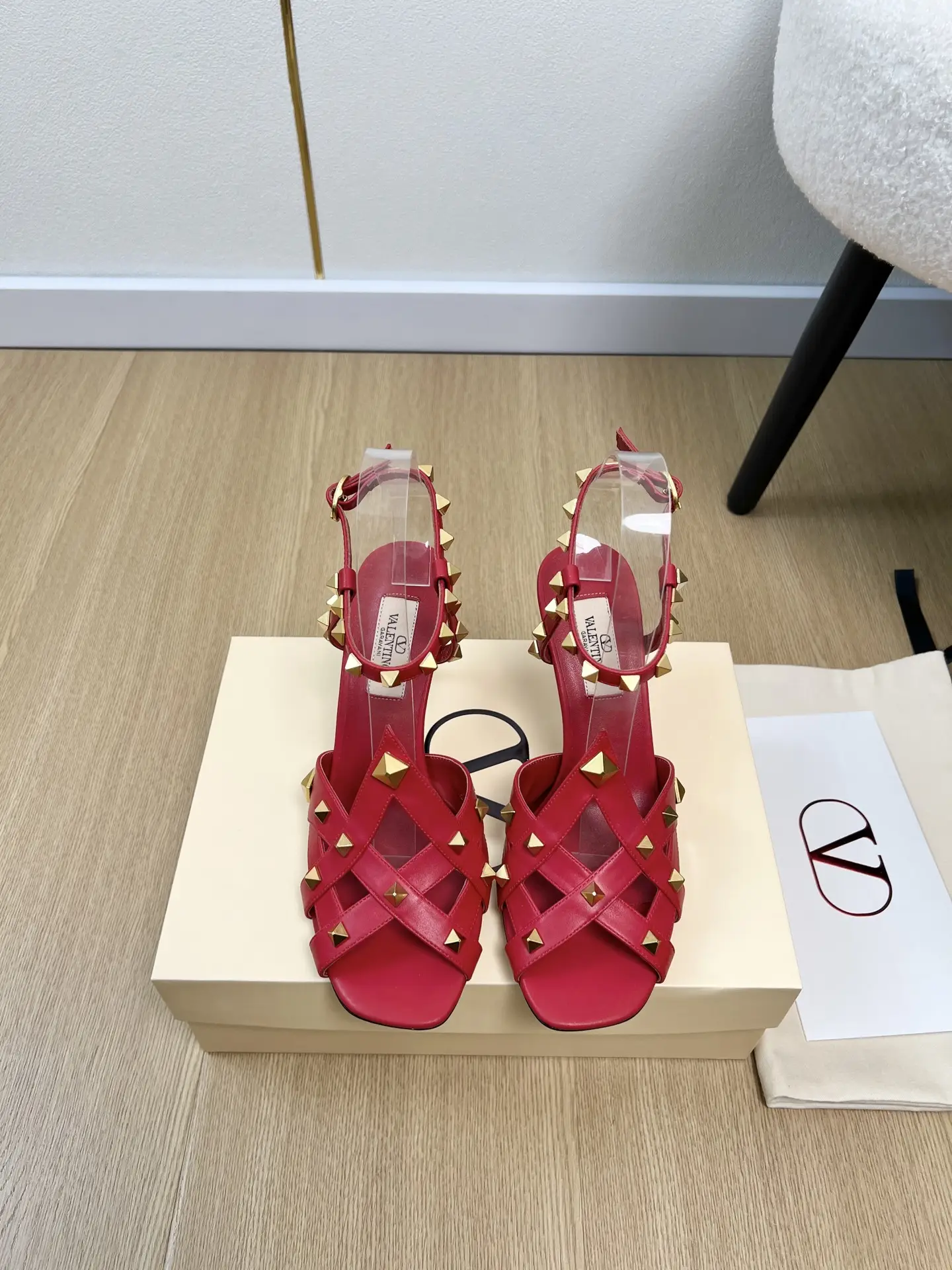 Valentino | 2026 ˢˢ
V Home Early 2026