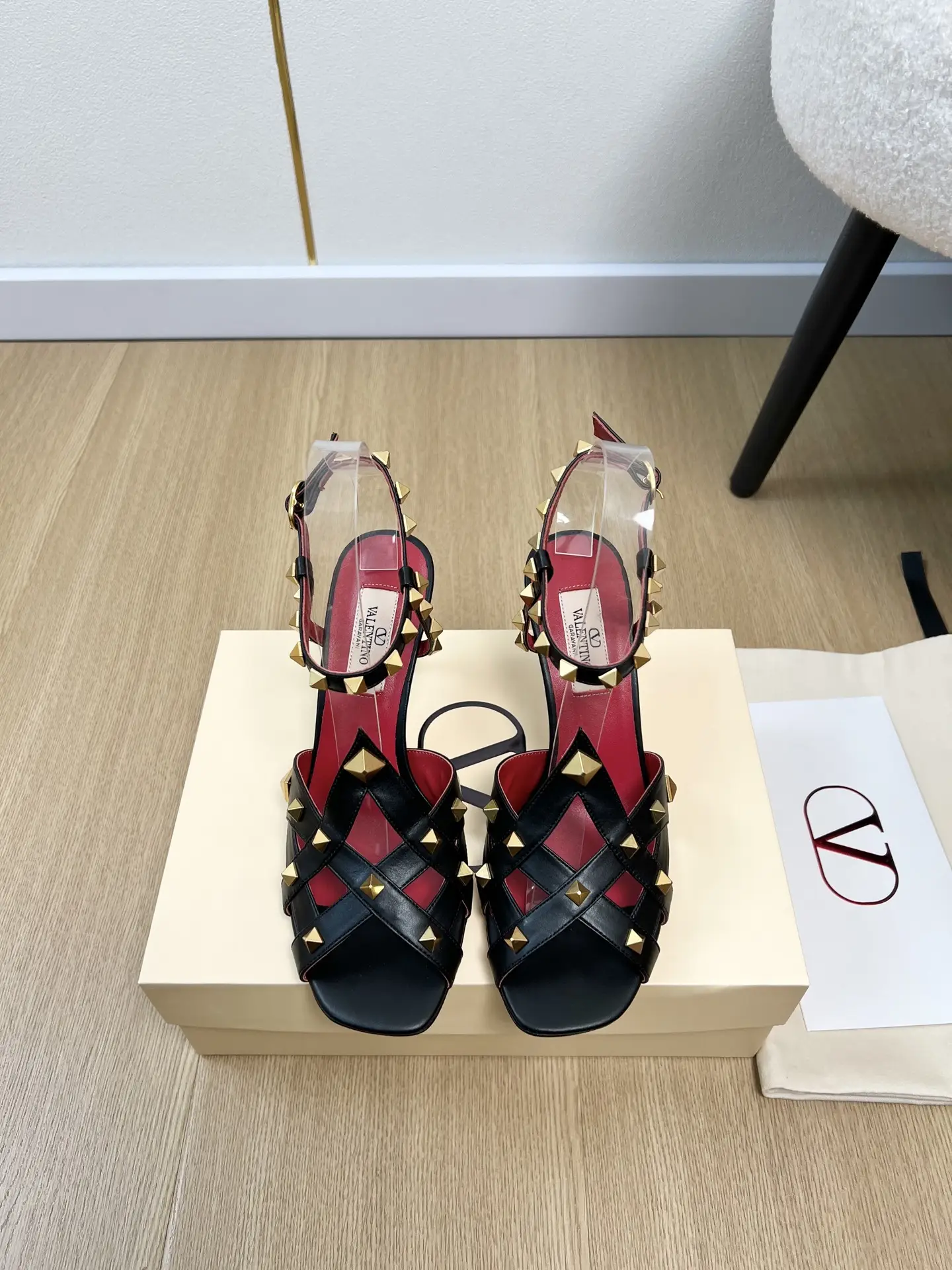 Valentino | 2026 ˢˢ
V Home Early 2026