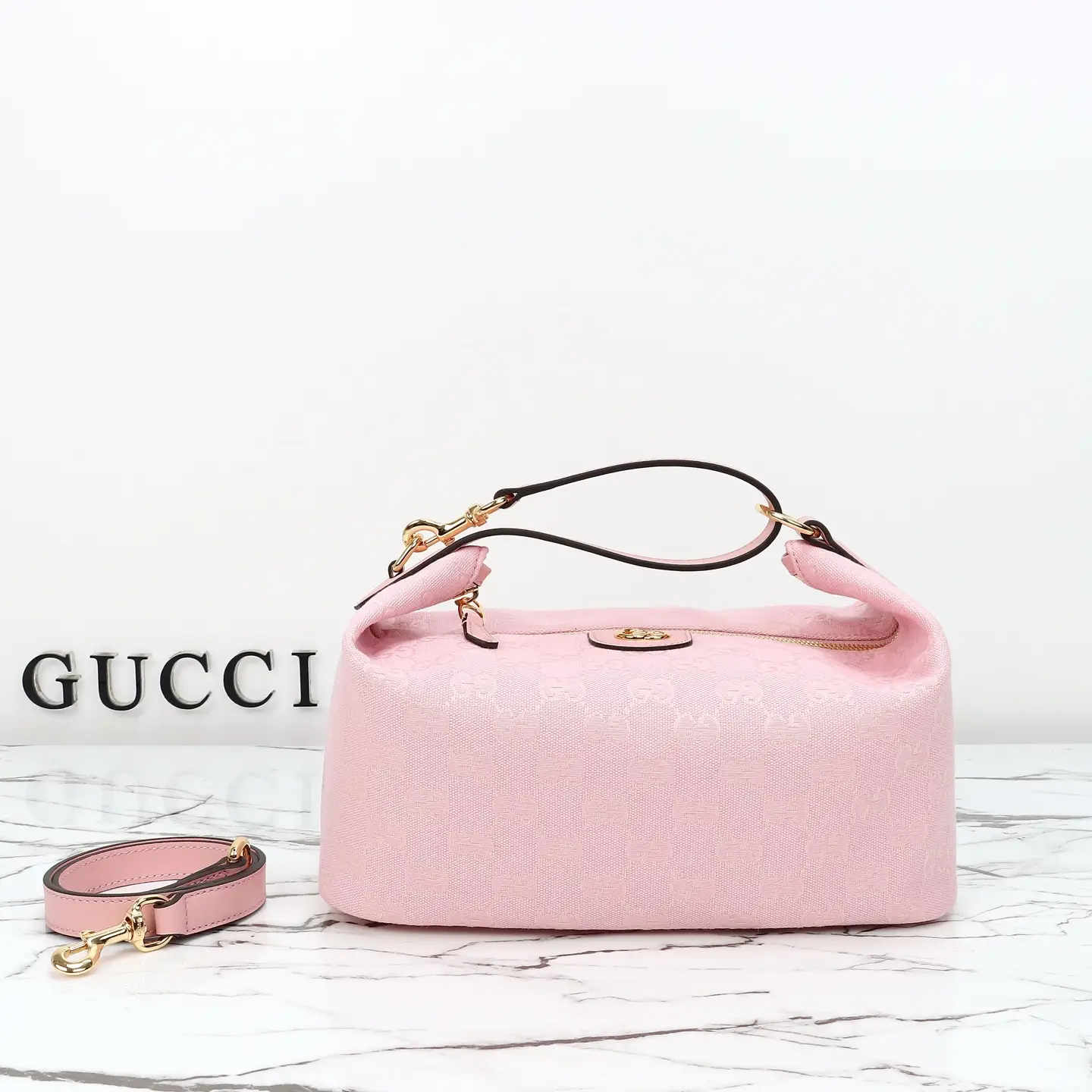 Gucci， Original leather, style 857799 powder cloth