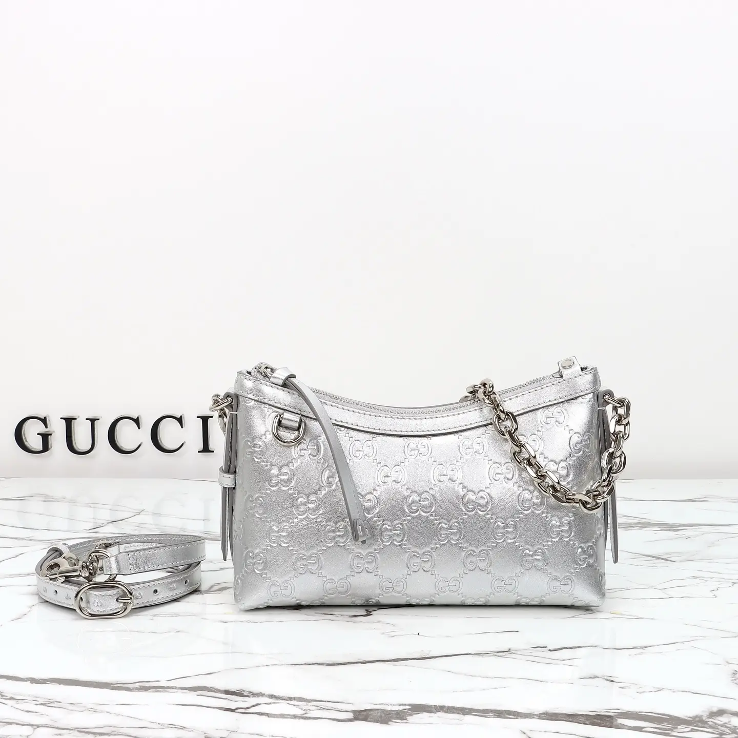 Gucci， Original leather, style 851631 silver press