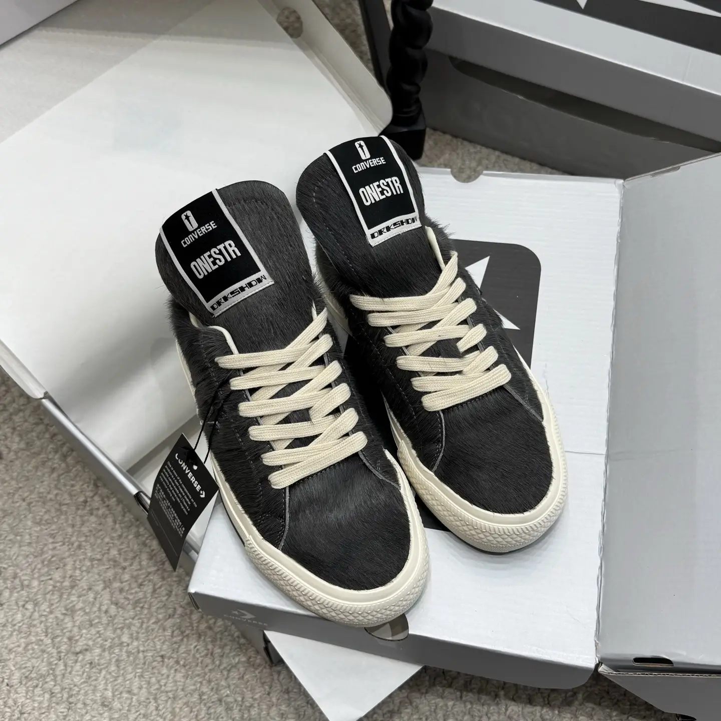 couple set ✅  two hundred and ninety
Converse One Star 26s