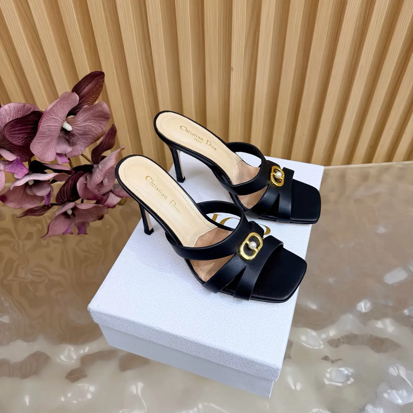 DIOR 2026 Spring/Summer New Product D-Button Hardware Slippers High Heels
——