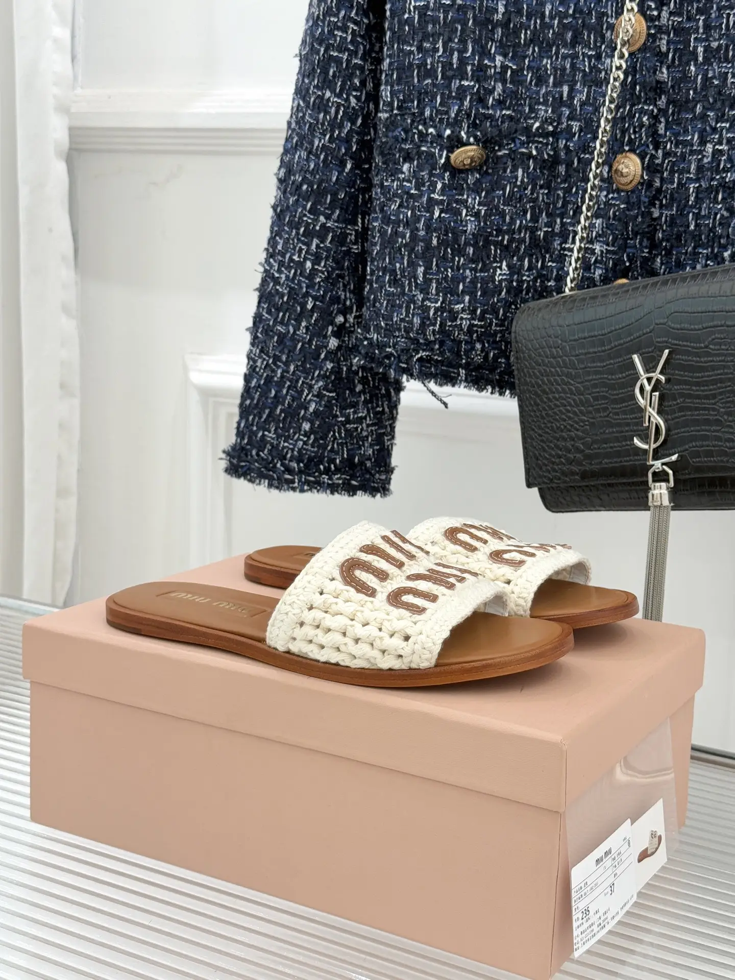 two hundred and seventy
Miu Miu 26WF Early Spring New Product
Flat bottomed letter knitted surface