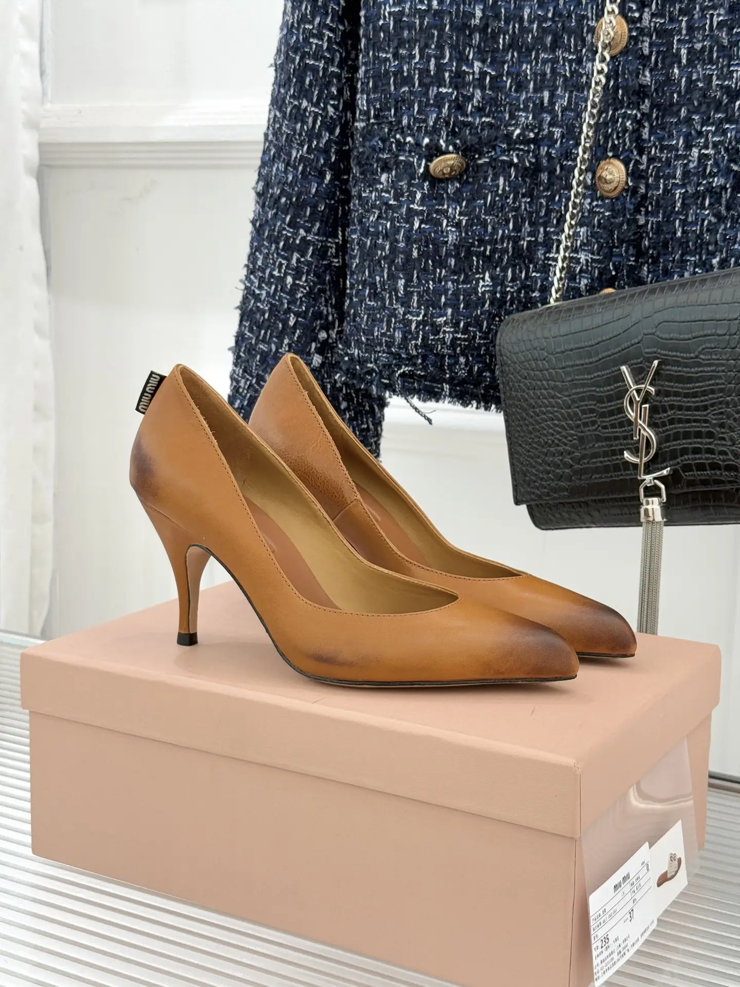 Sandals and single shoes
Miu Miu 26WF Early Spring New Product
Retro Brushing Tips