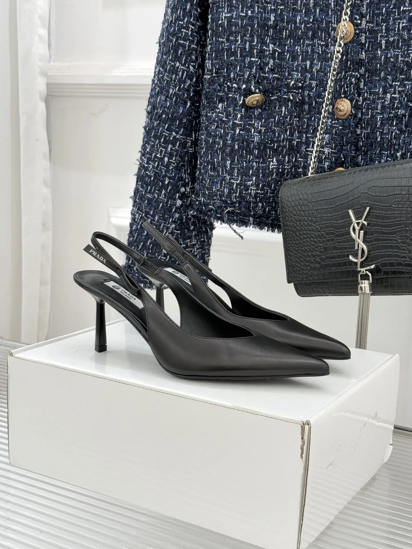 Top version 300 (original airplane box+10)
Prada 26WF
