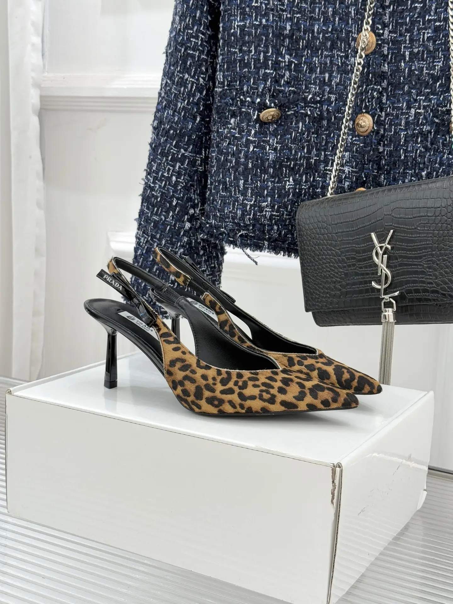 Top version 300 (original airplane box+10)
Prada 26WF