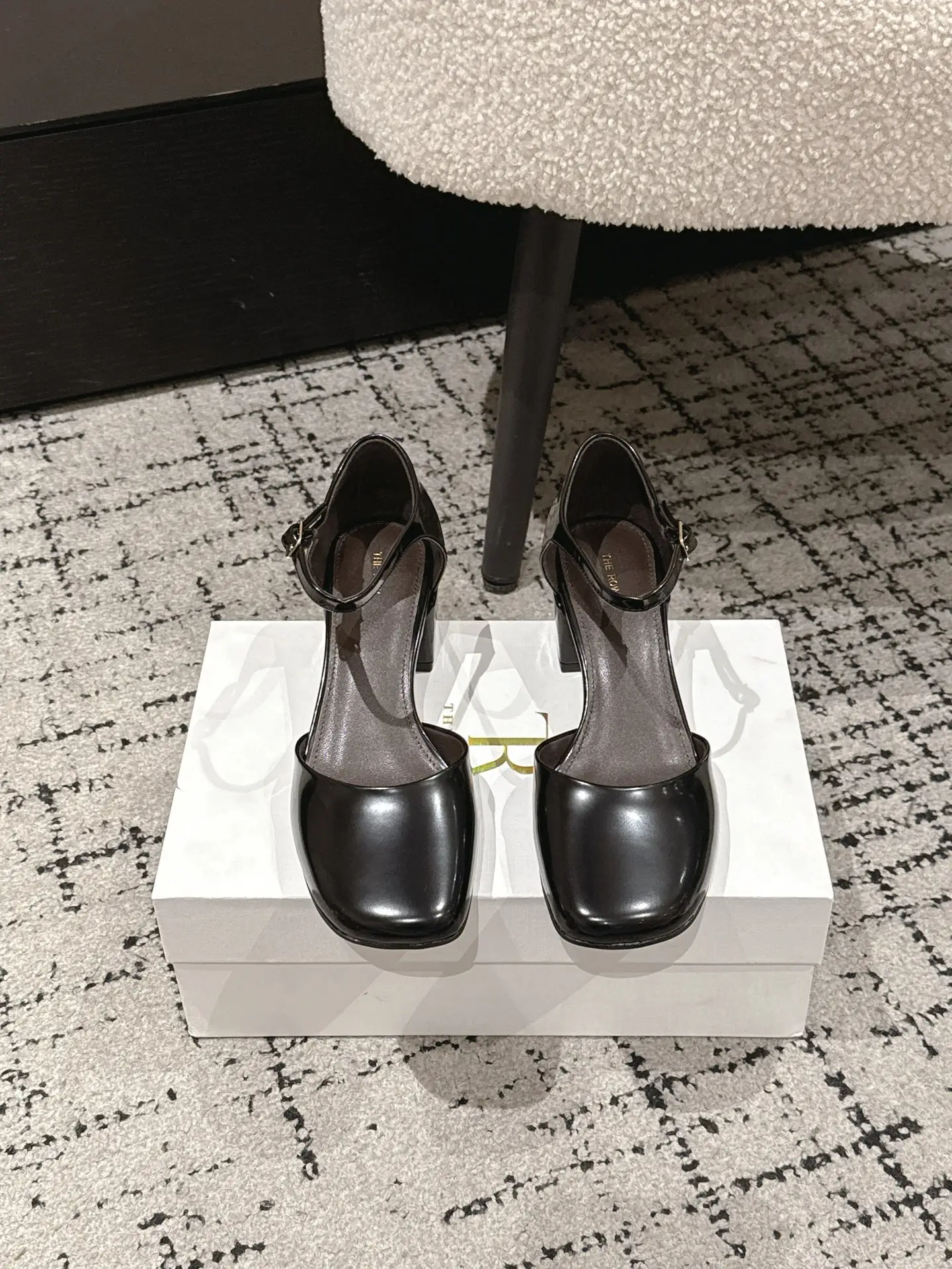two hundred and seventy
The Row 26 Spring/Summer New Style Coarse Heel Round Heel Mary Jane Baotou Round Head Middle