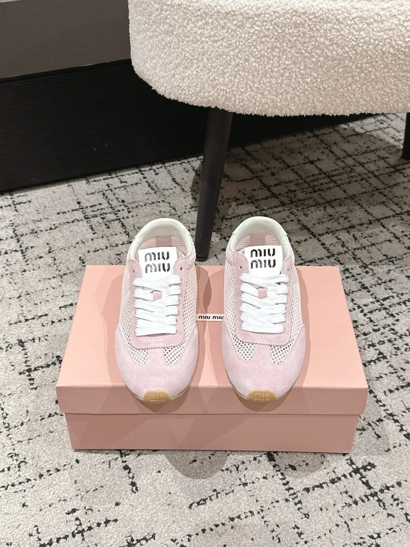Online, Miumiu mesh Forrest Gump shoes!
Miumiu Deshun shoes i