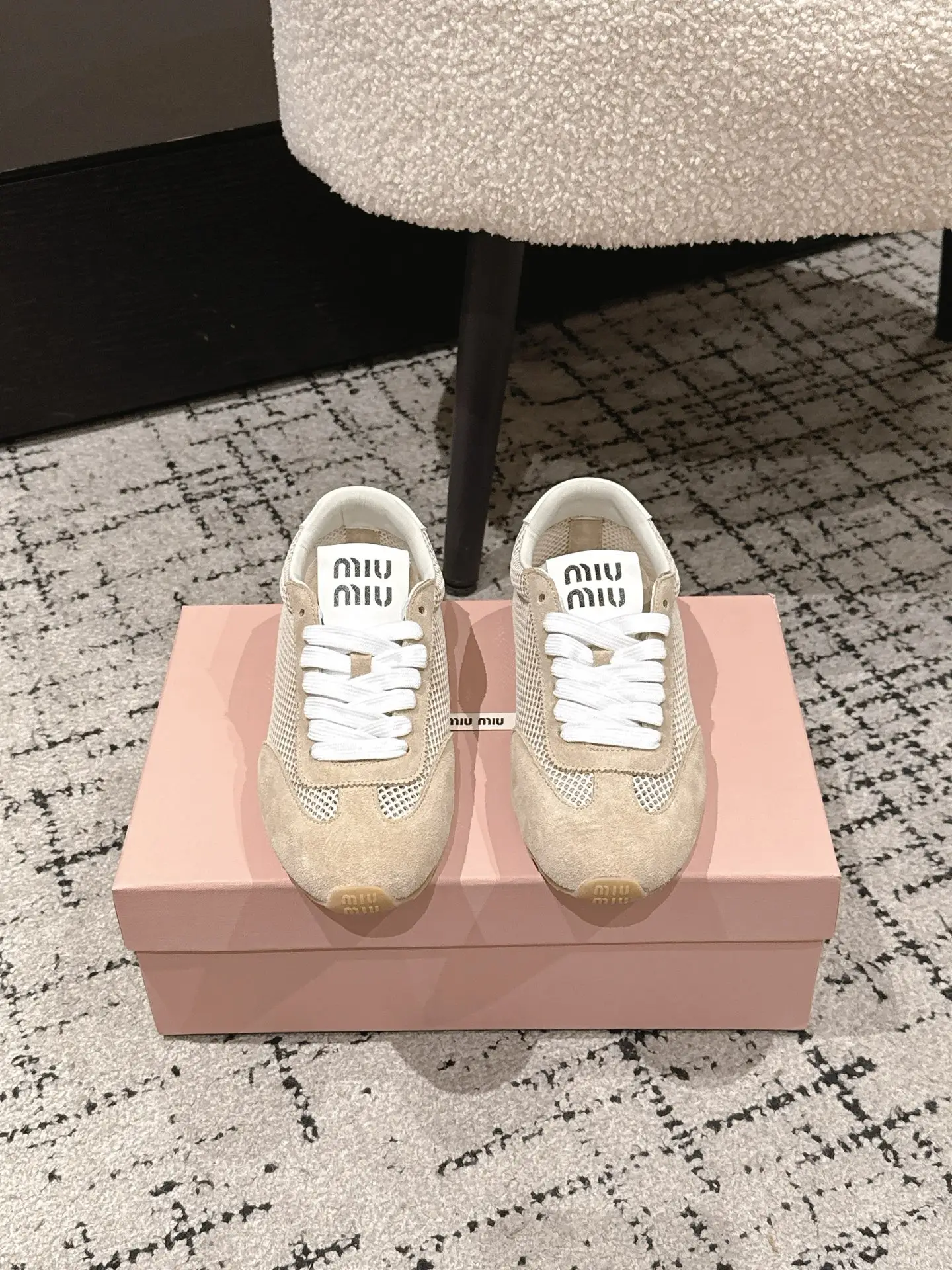 Online, Miumiu mesh Forrest Gump shoes!
Miumiu Deshun shoes i