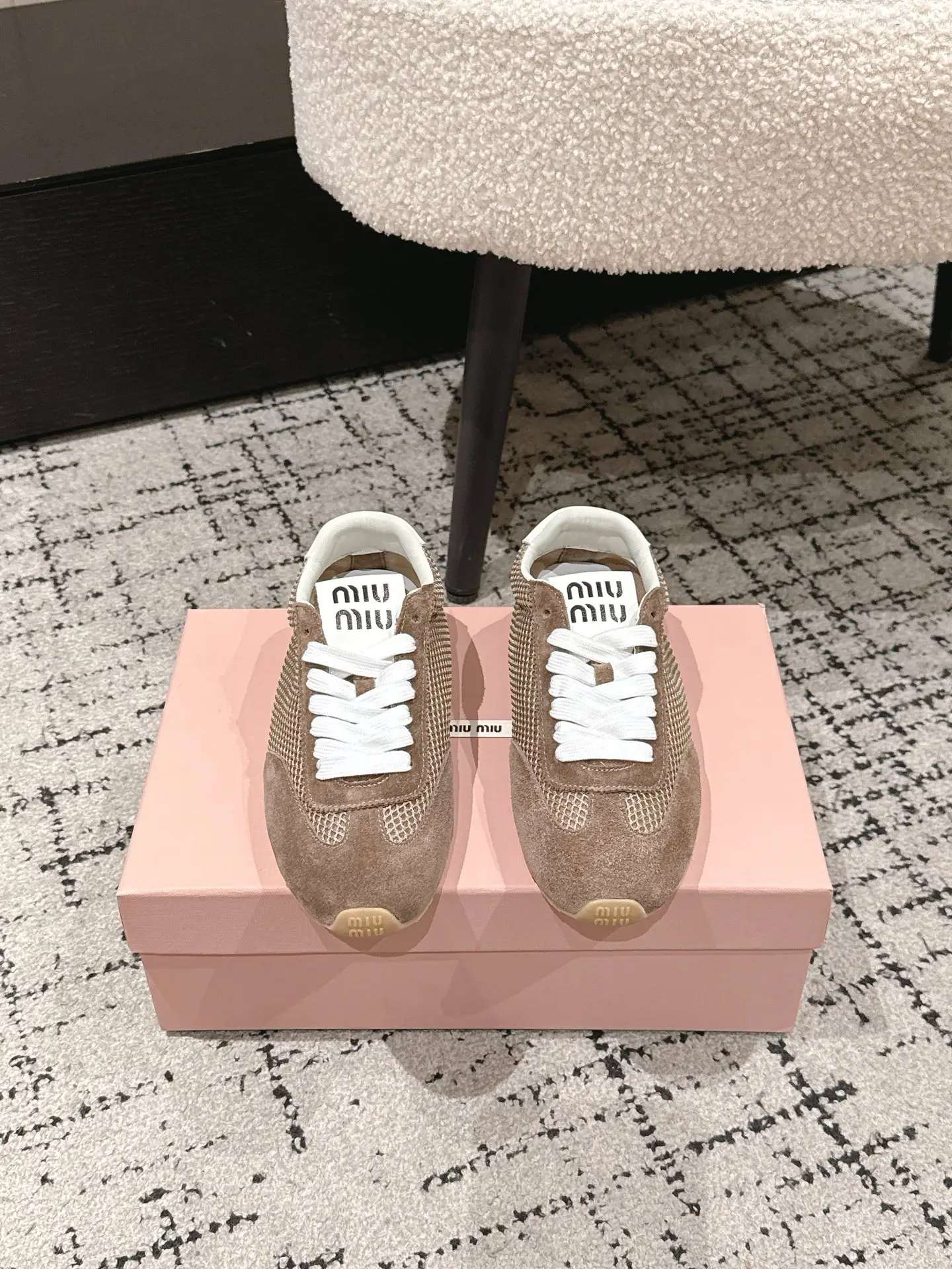 Online, Miumiu mesh Forrest Gump shoes!
Miumiu Deshun shoes i